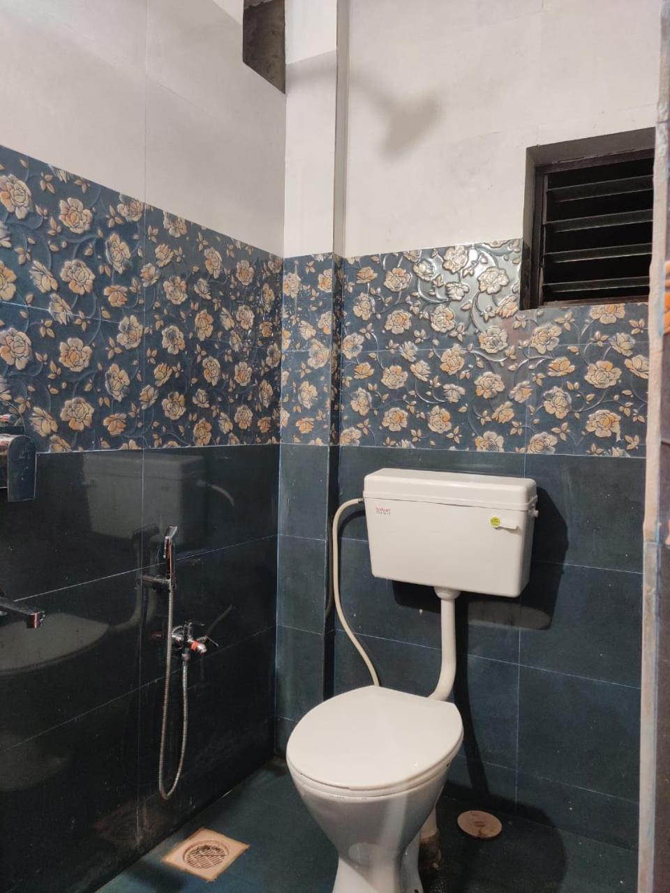 Standard Double Room - Photo 17
