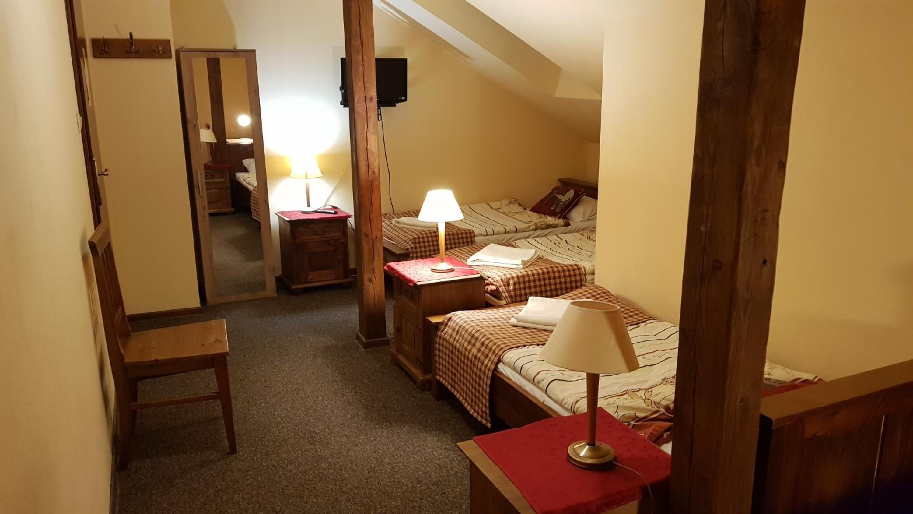 Triple Room with Private Bathroom - Photo 2
