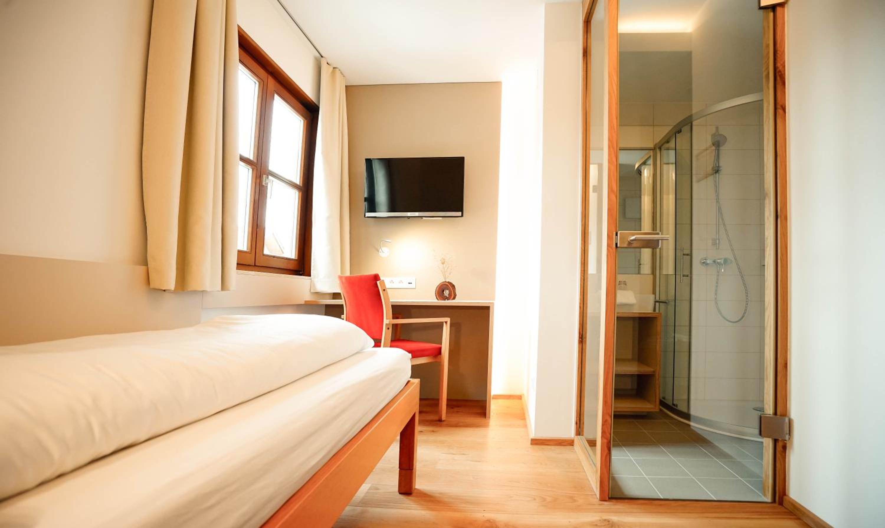 Single Room (No Balcony) photo 1