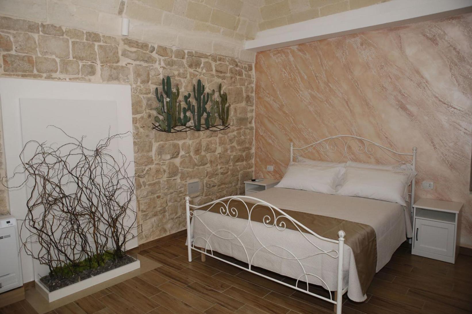Deluxe Double Room with Balcony photo 3