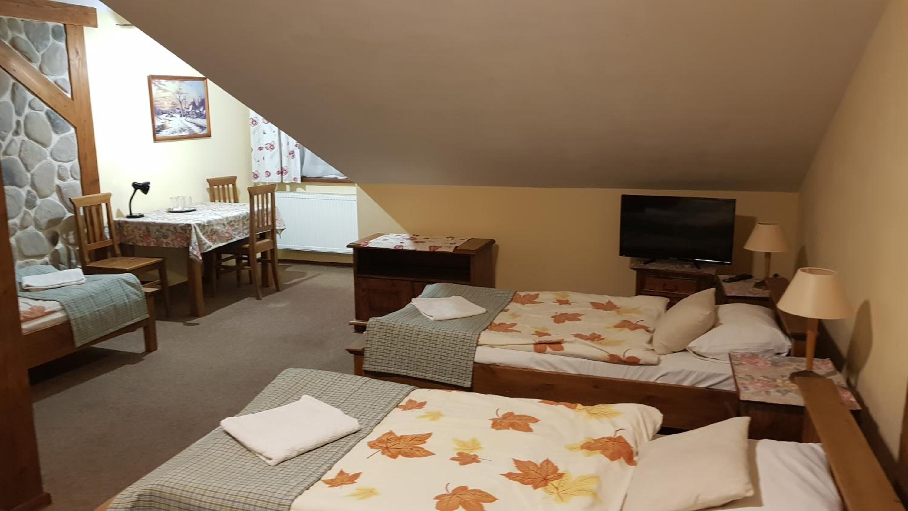 Quadruple Room with Bathroom - Photo 3