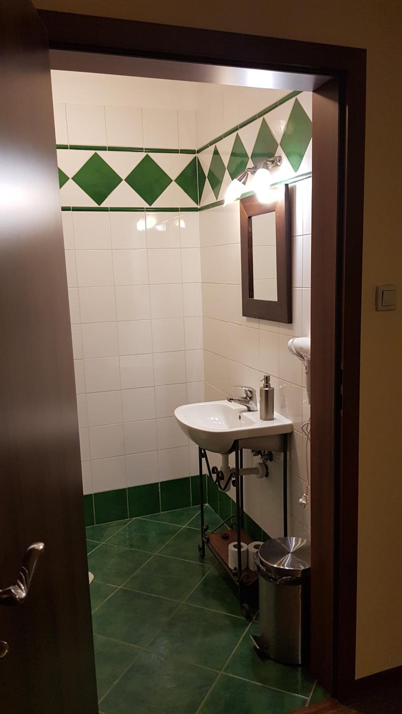 Quadruple Room with Bathroom - Photo 6