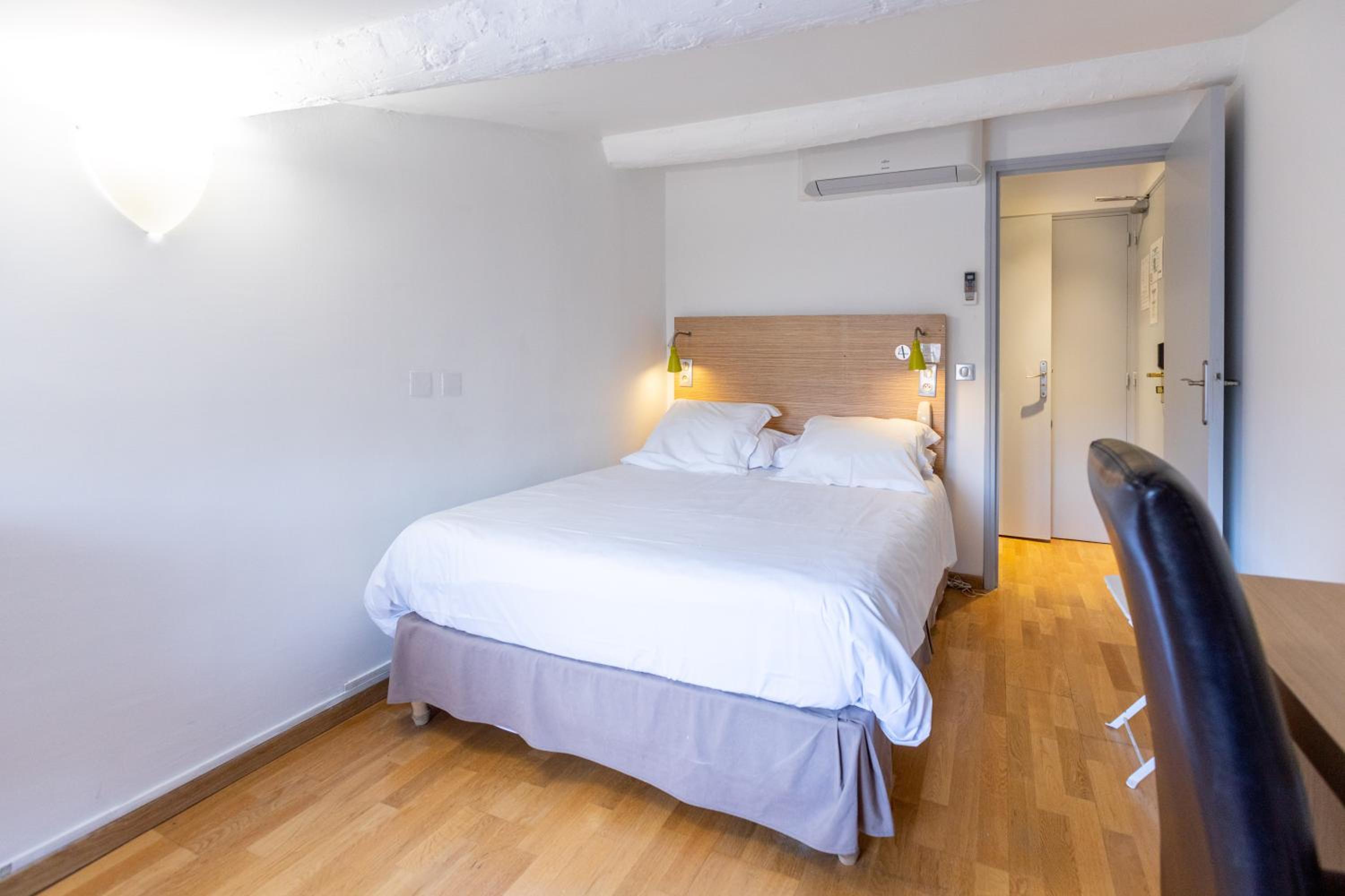 Double Room - Photo 20