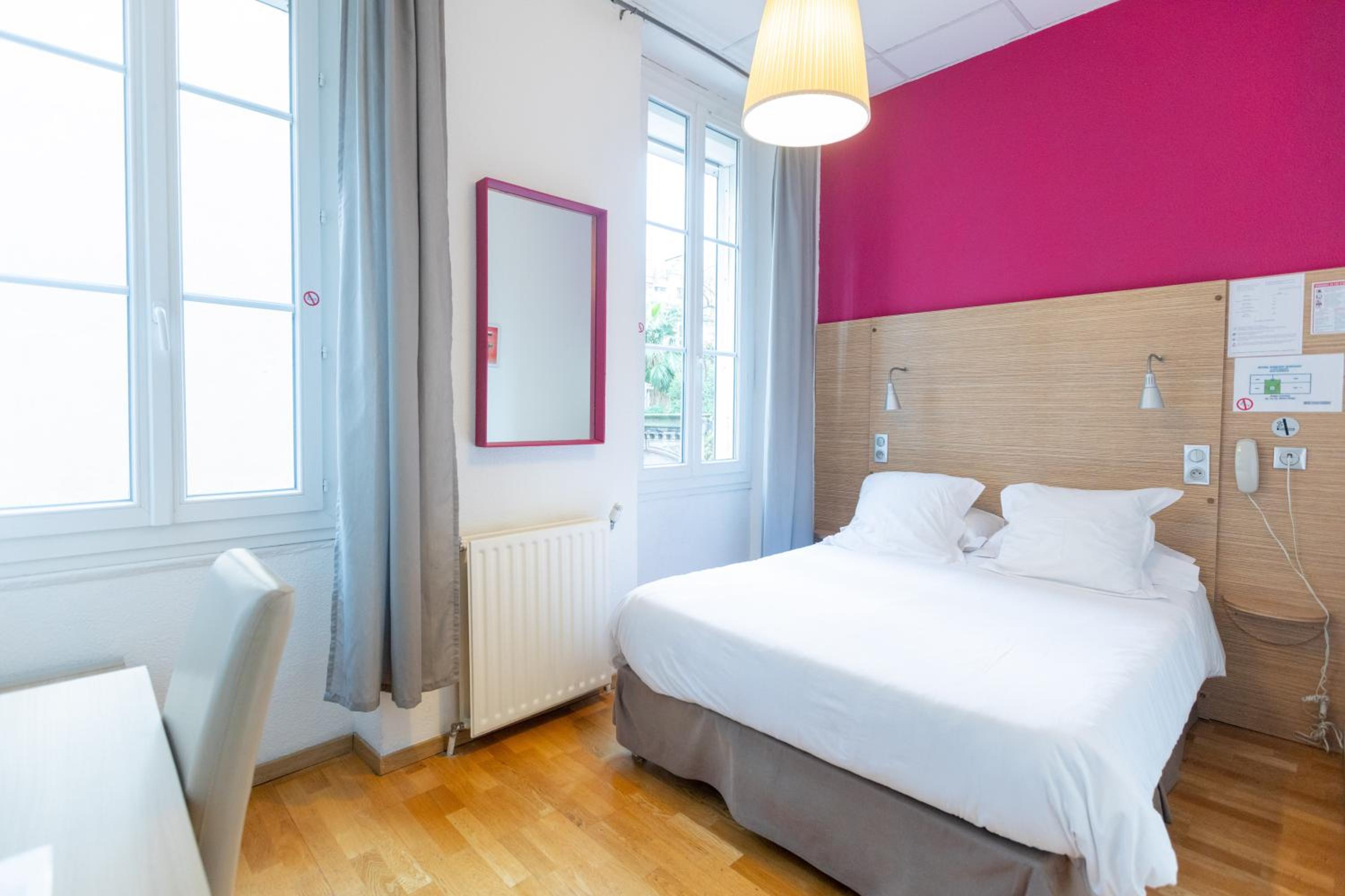 Double Room - Photo 17