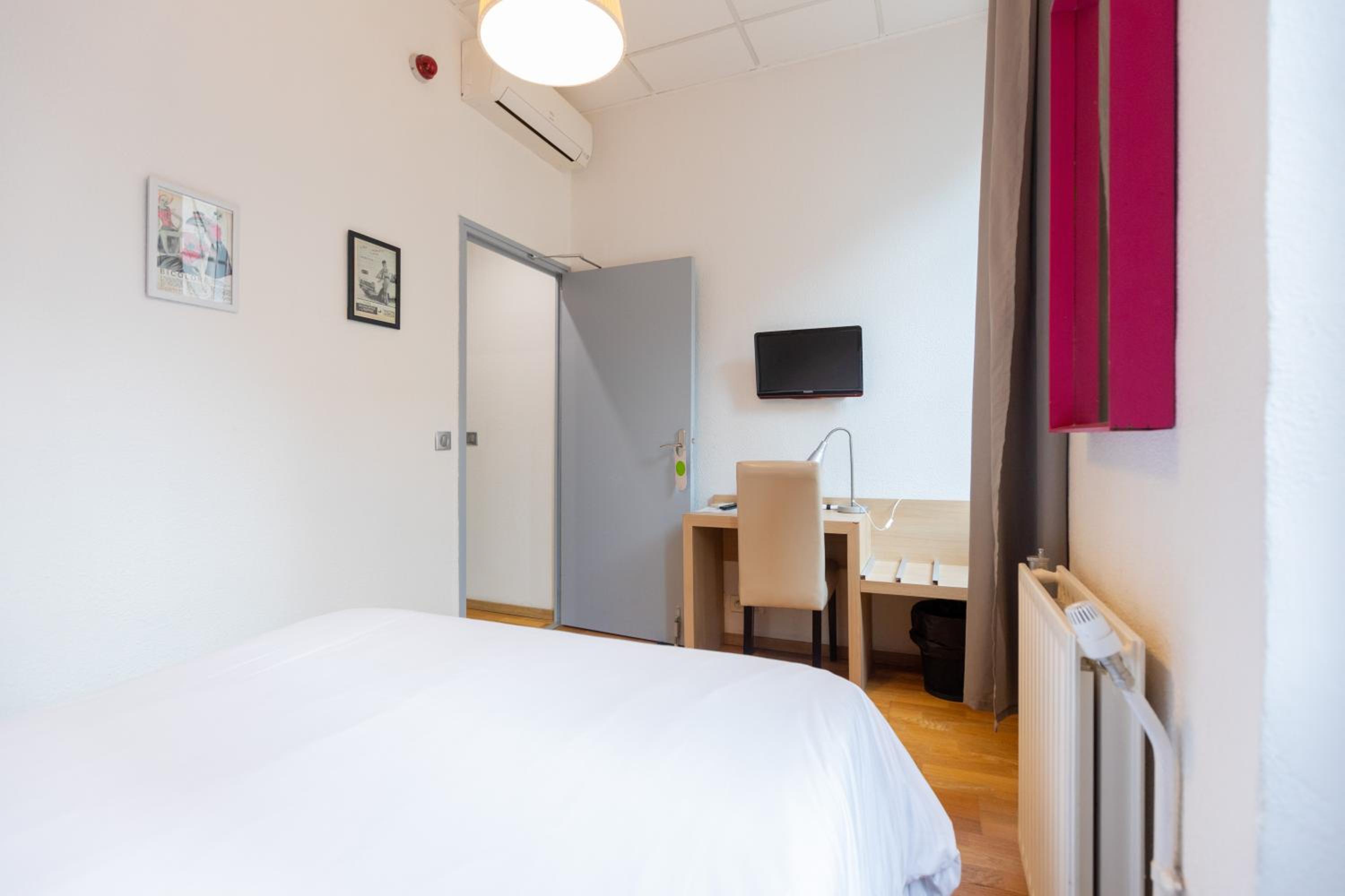 Double Room - Photo 18