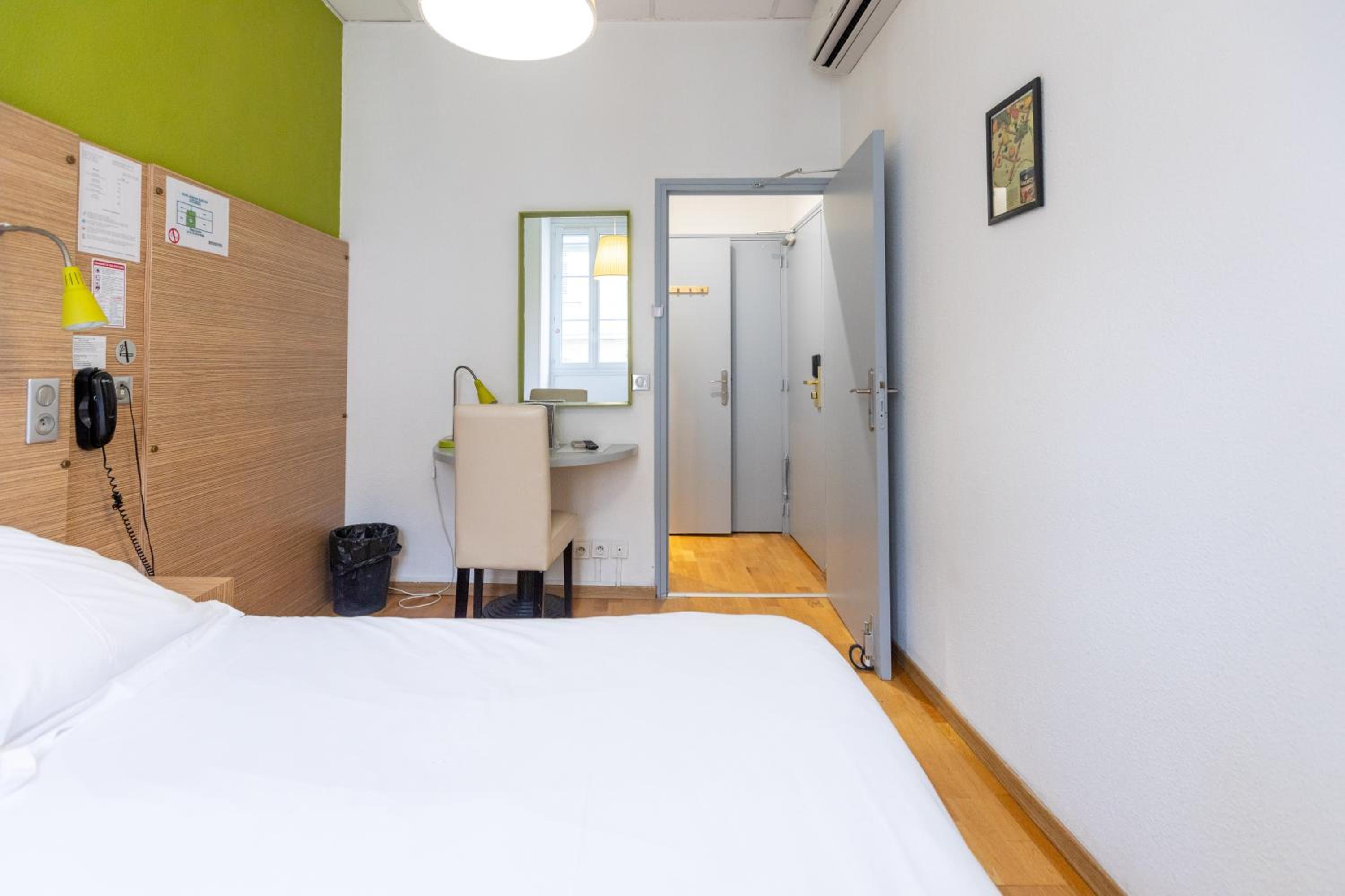 Double Room - Photo 13