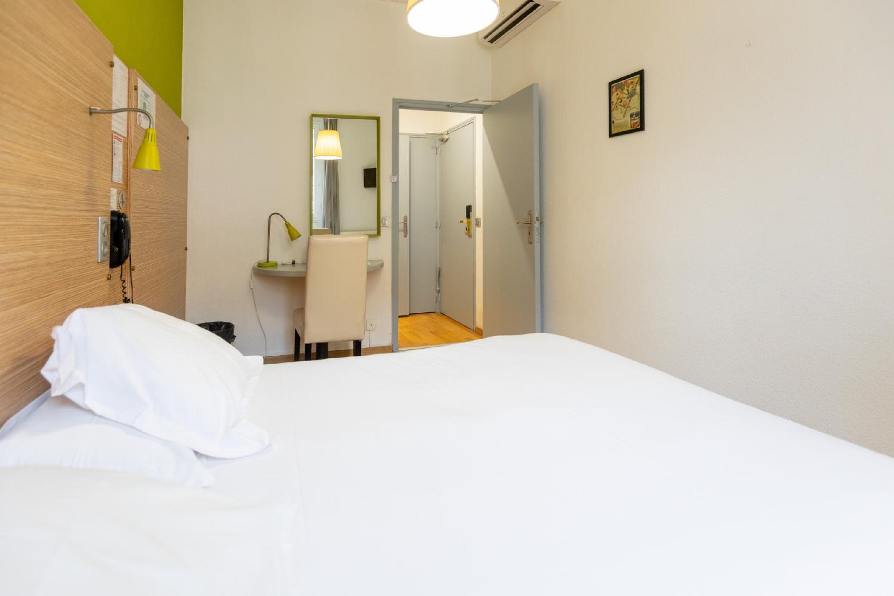 Double Room - Photo 14