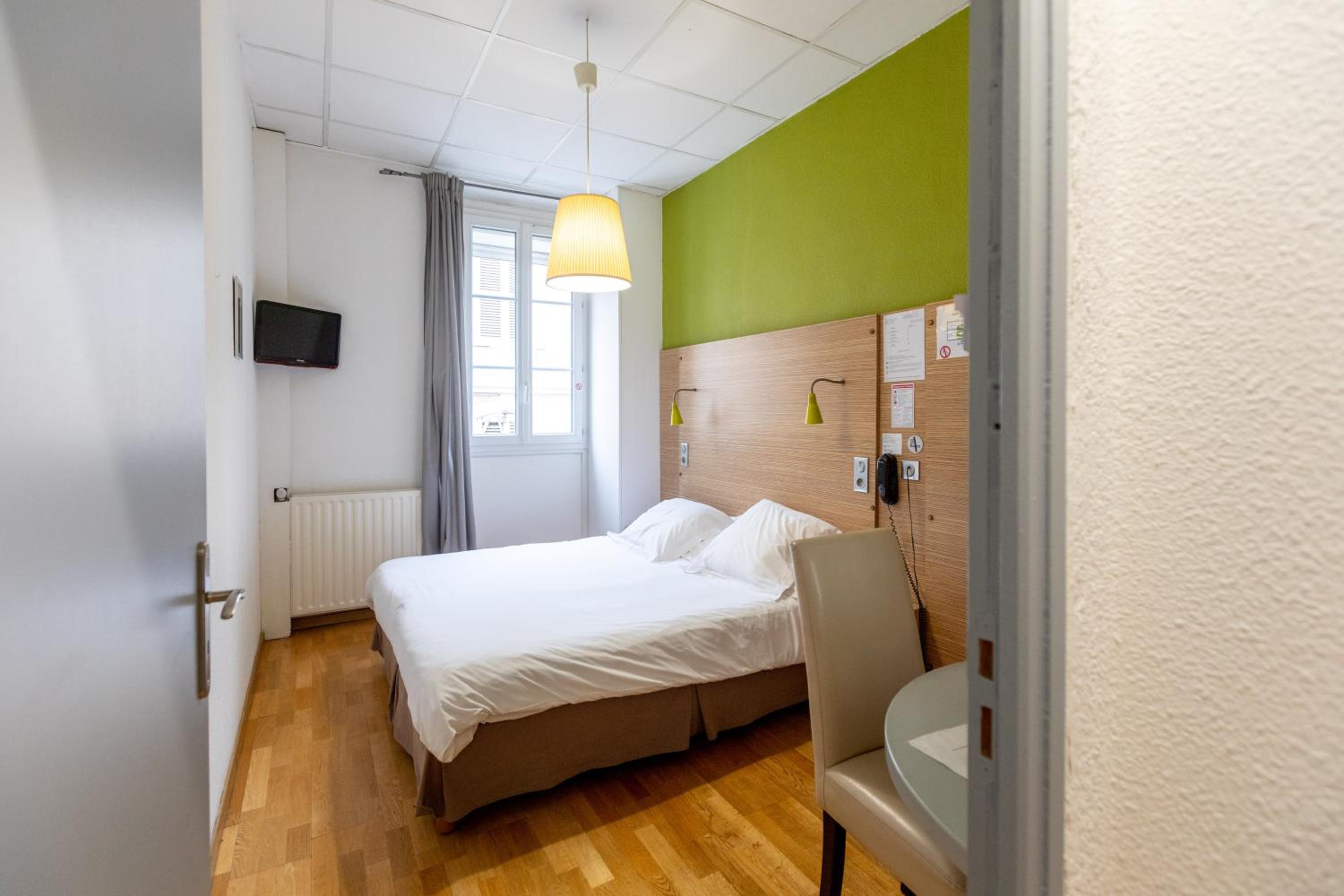 Double Room - Photo 16