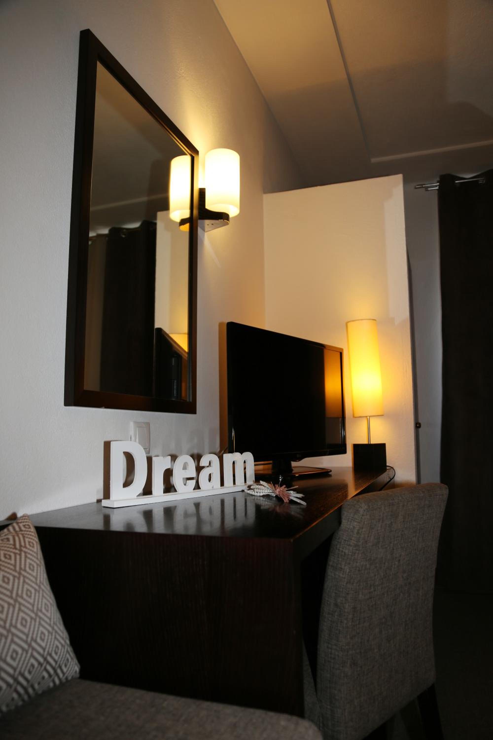 Double or Twin Room - Photo 2