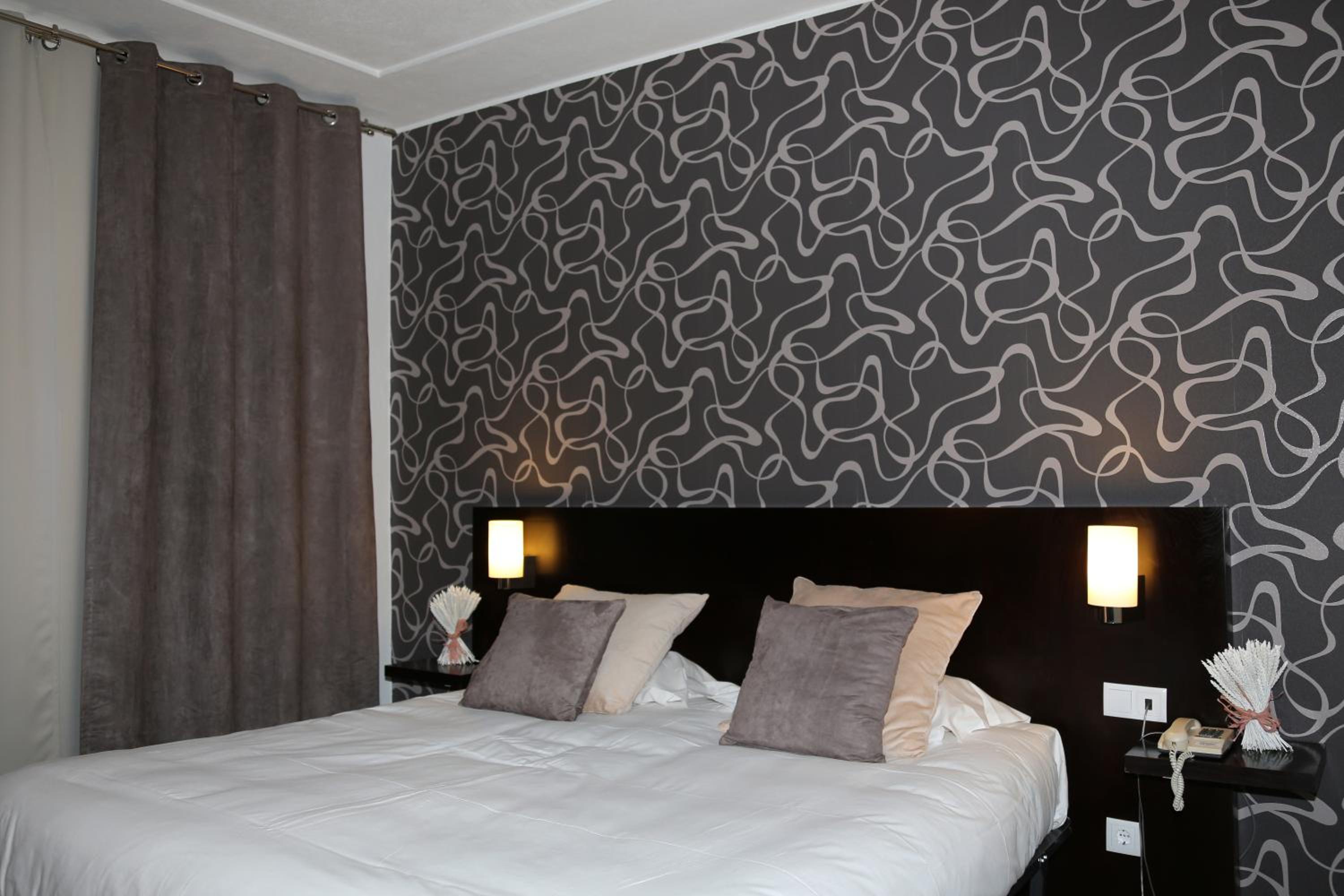 Double or Twin Room - Photo 5