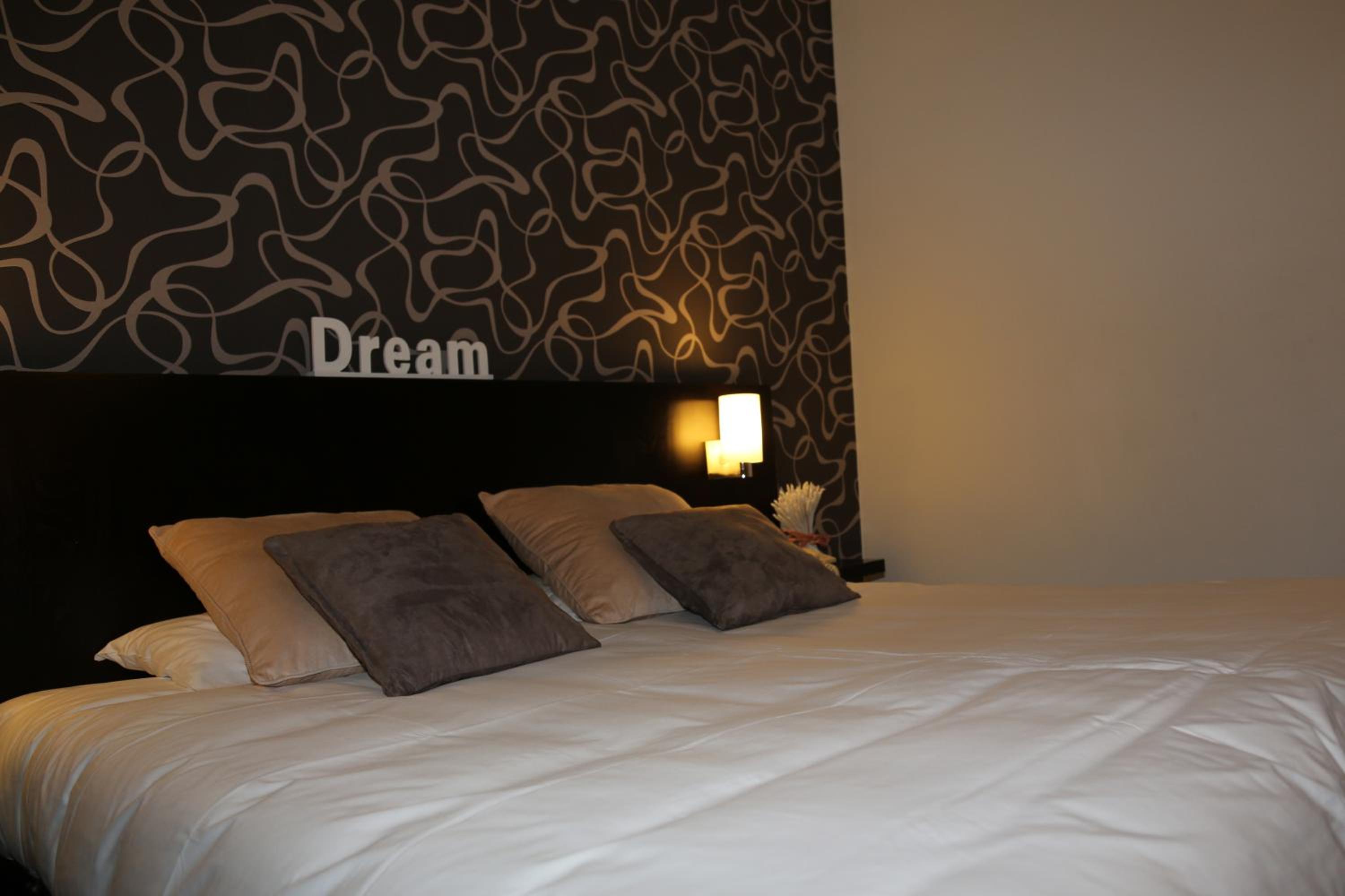 Double or Twin Room - Photo 4