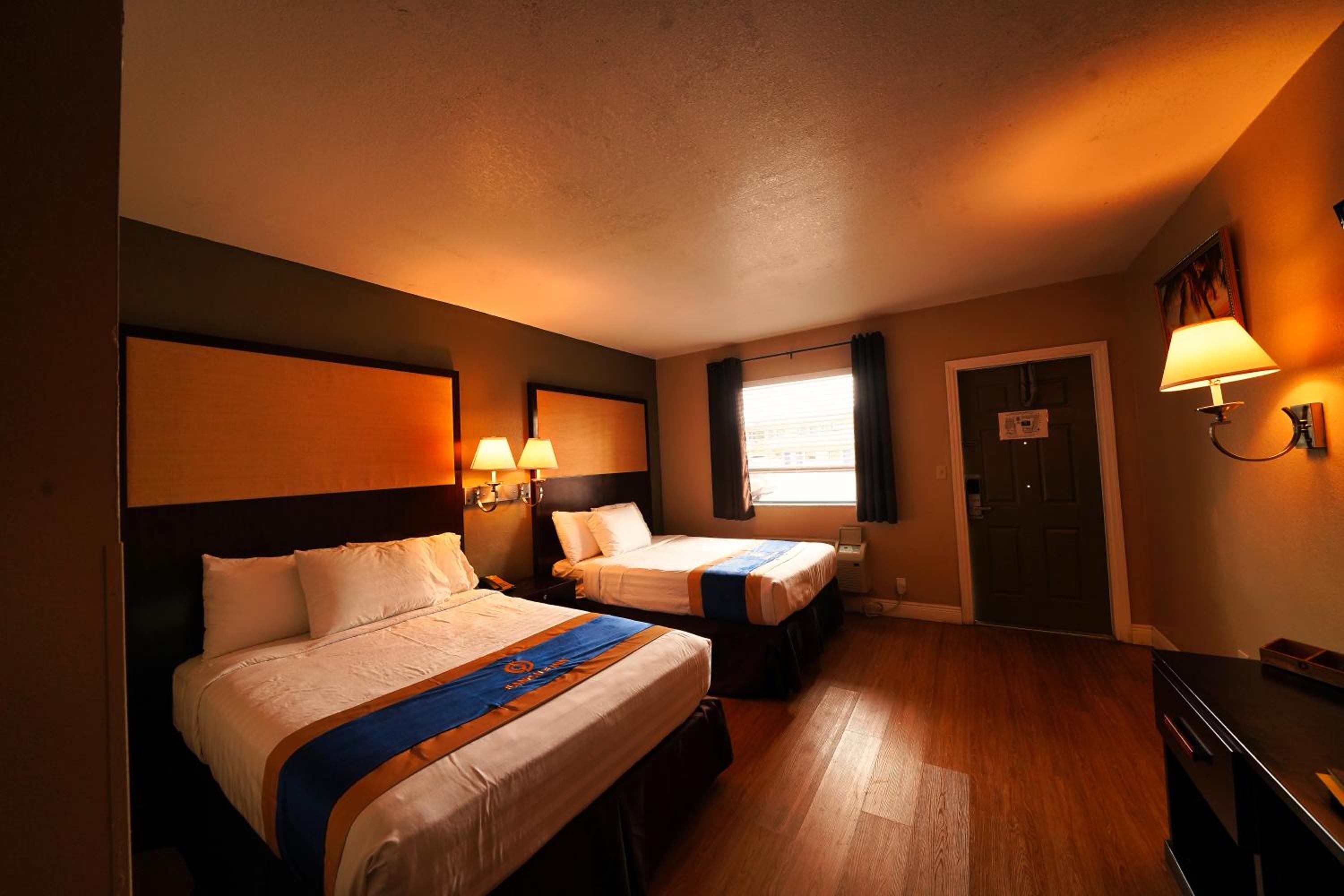 Double Room - Photo 11