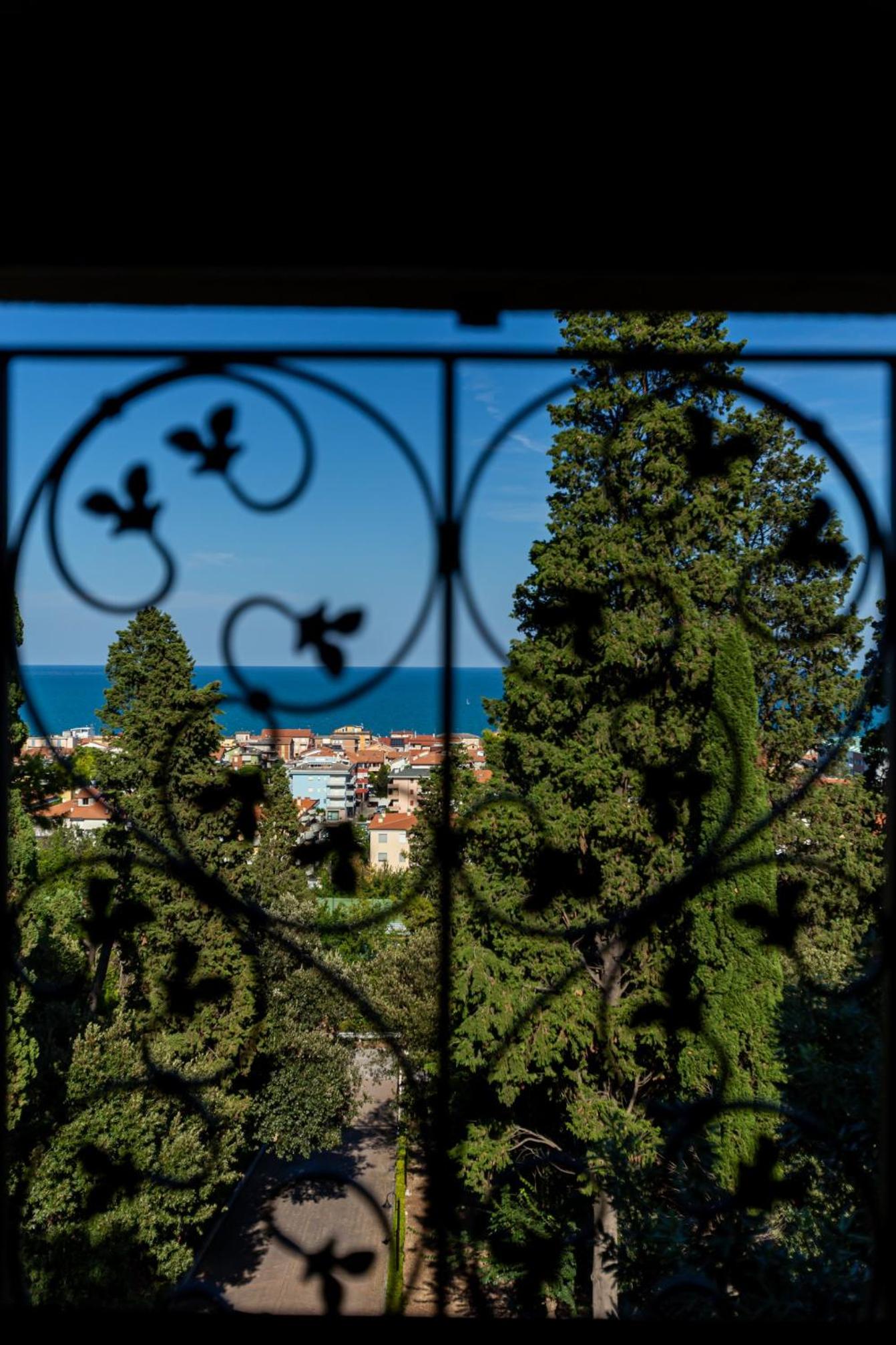 Deluxe Double Room with Garden View - Photo 3