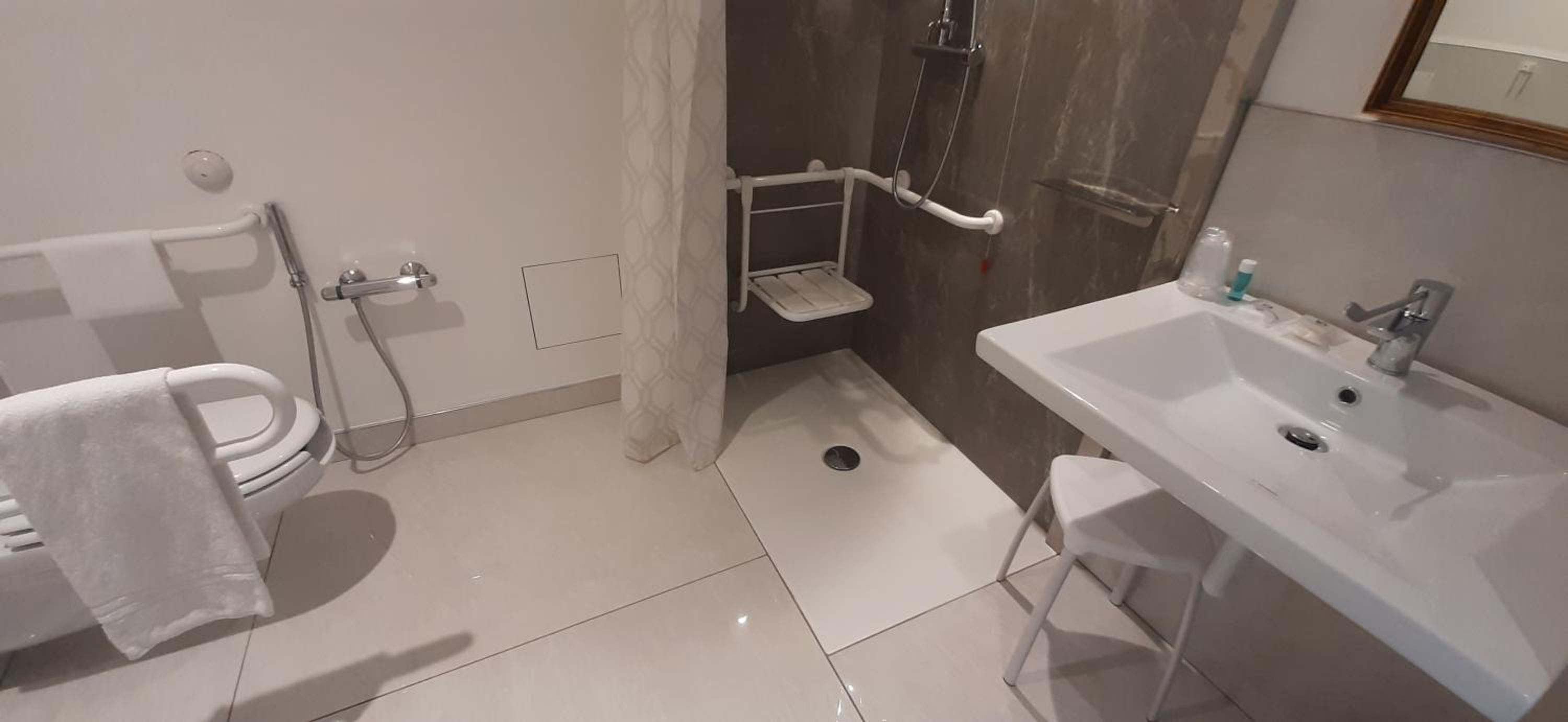 Double Room - Disability Access - Photo 2