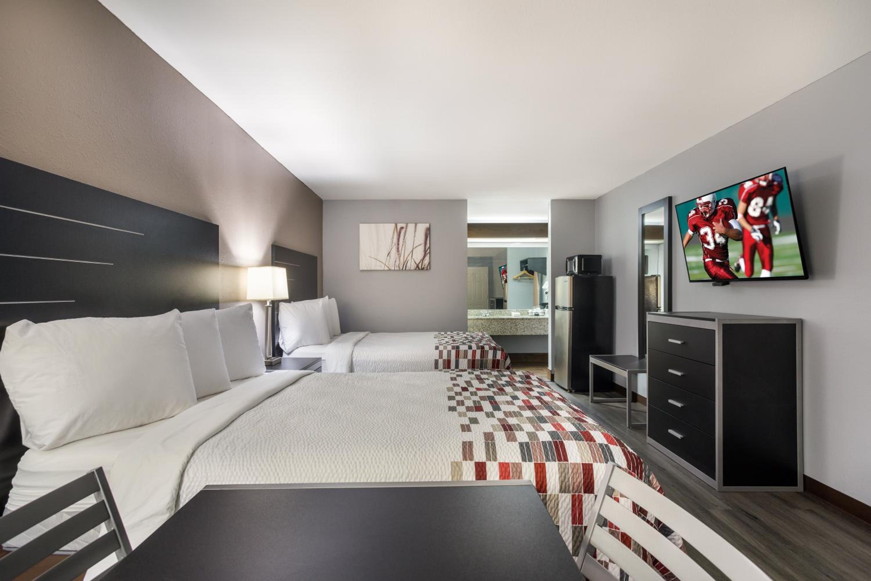 Deluxe Queen Room with Two Queen Beds - Non-Smoking - Photo 1