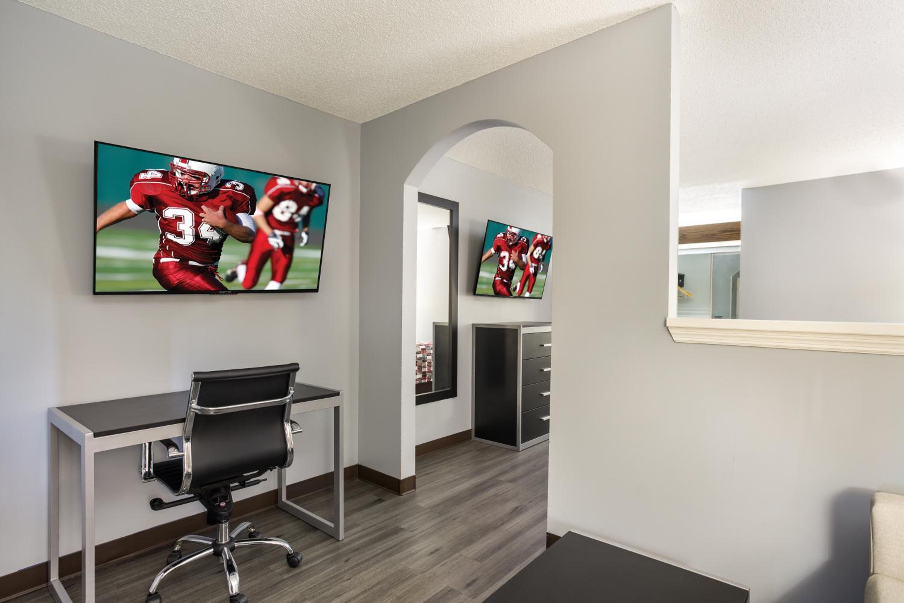 Suite King Room - Non-Smoking - Photo 5