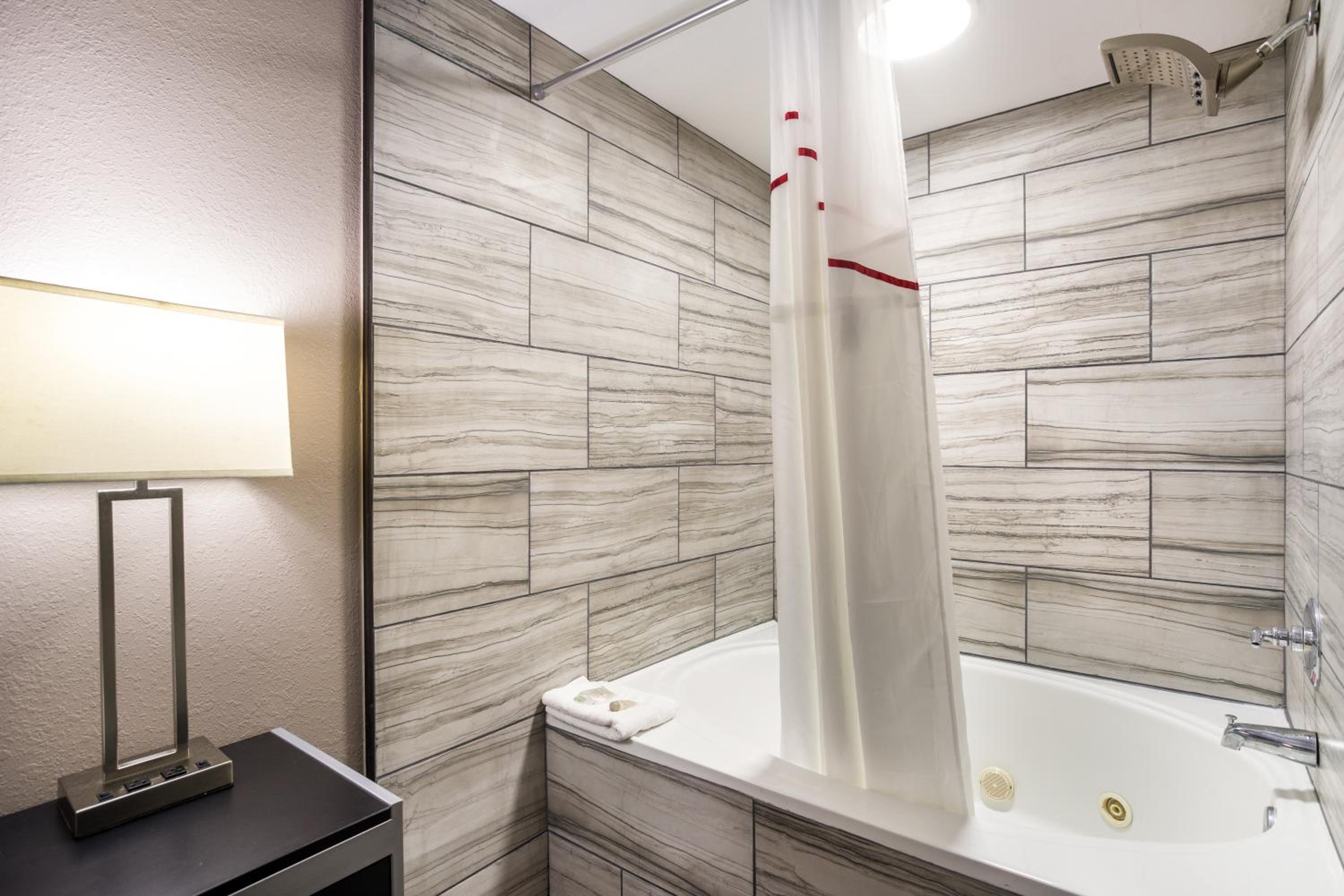 Suite King Room with Jet Spa - Non-Smoking - Photo 2