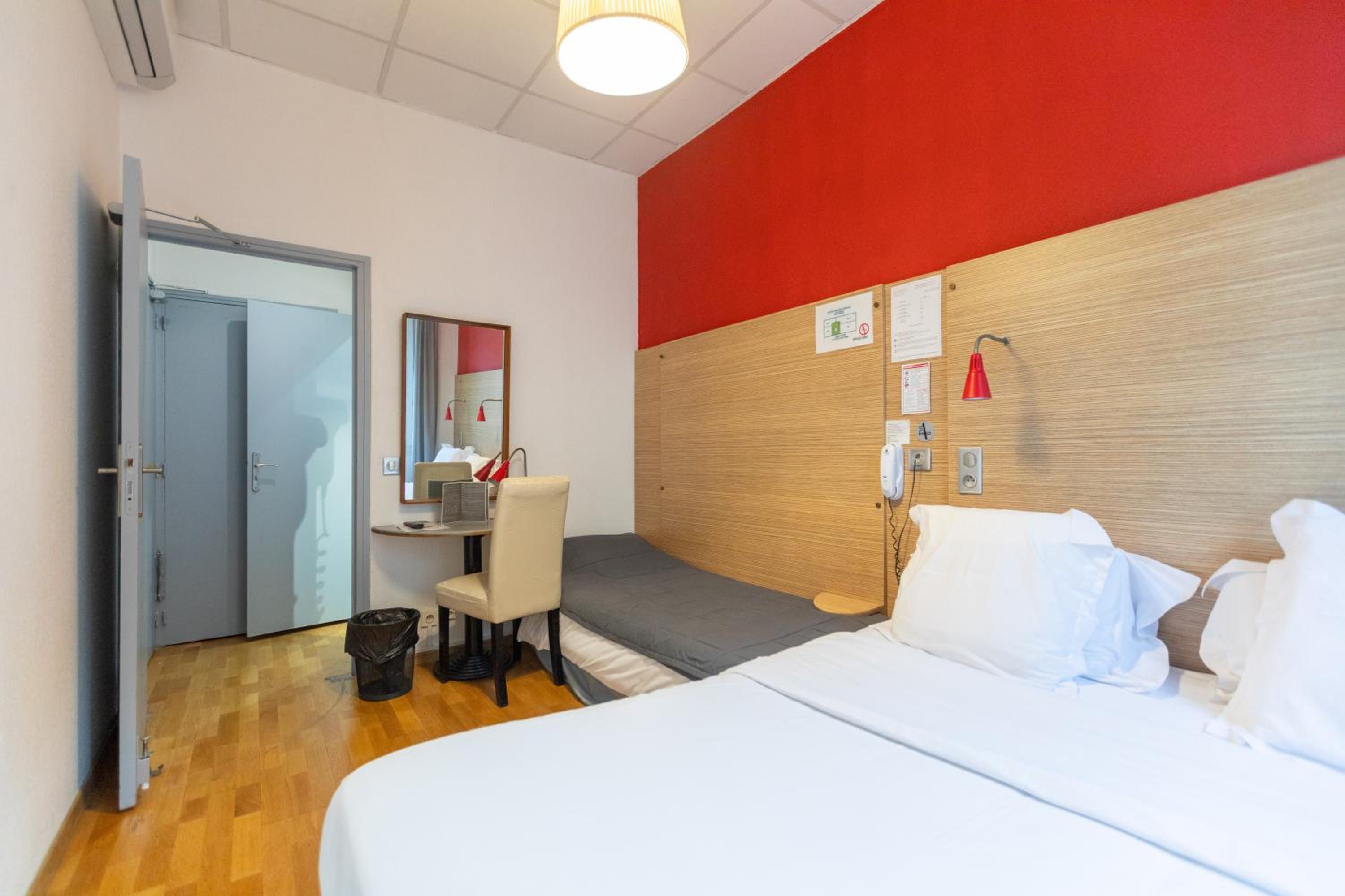 Triple Room - Photo 9