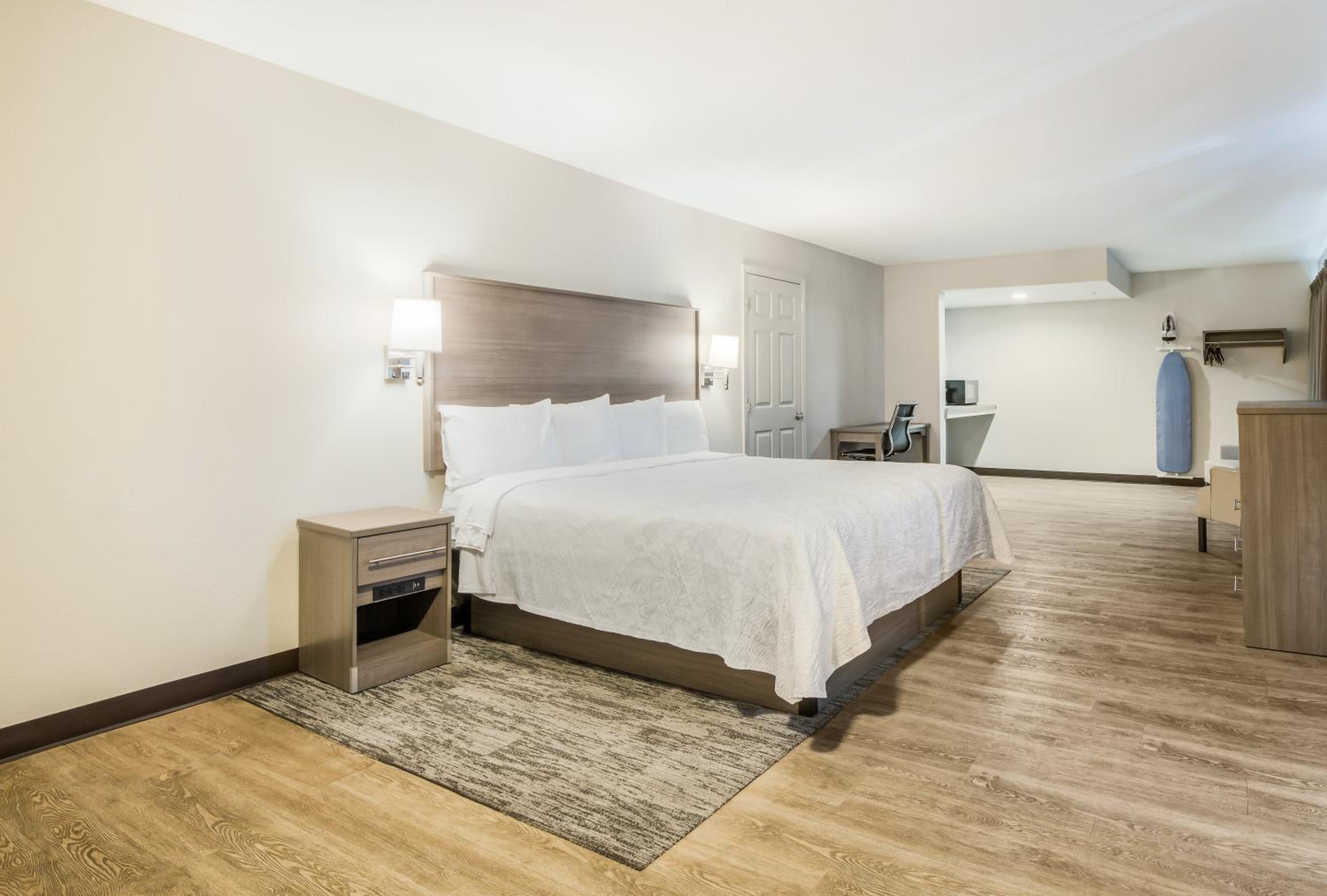 Family Suite - Non-Smoking - Photo 6