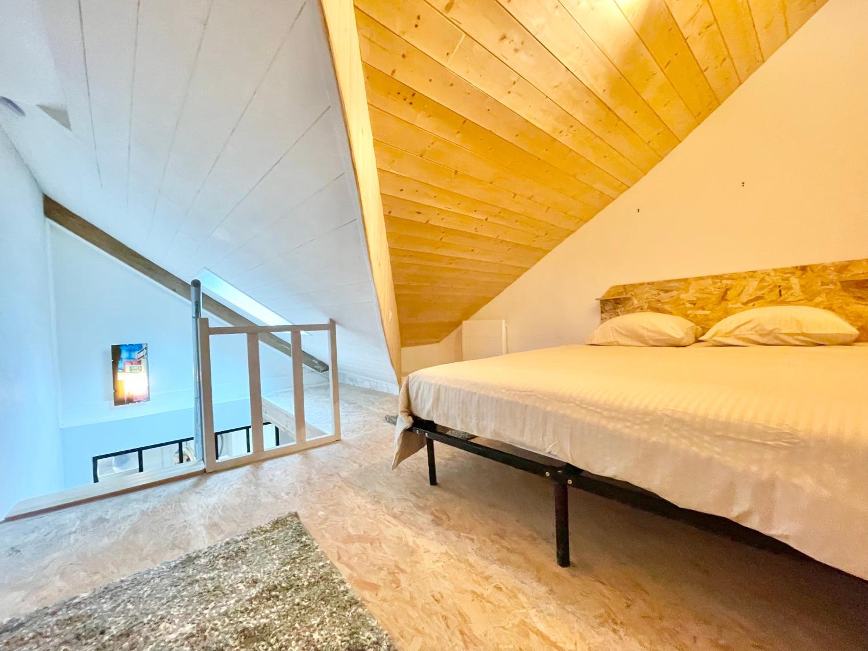 Apartment - Split Level - Photo 11