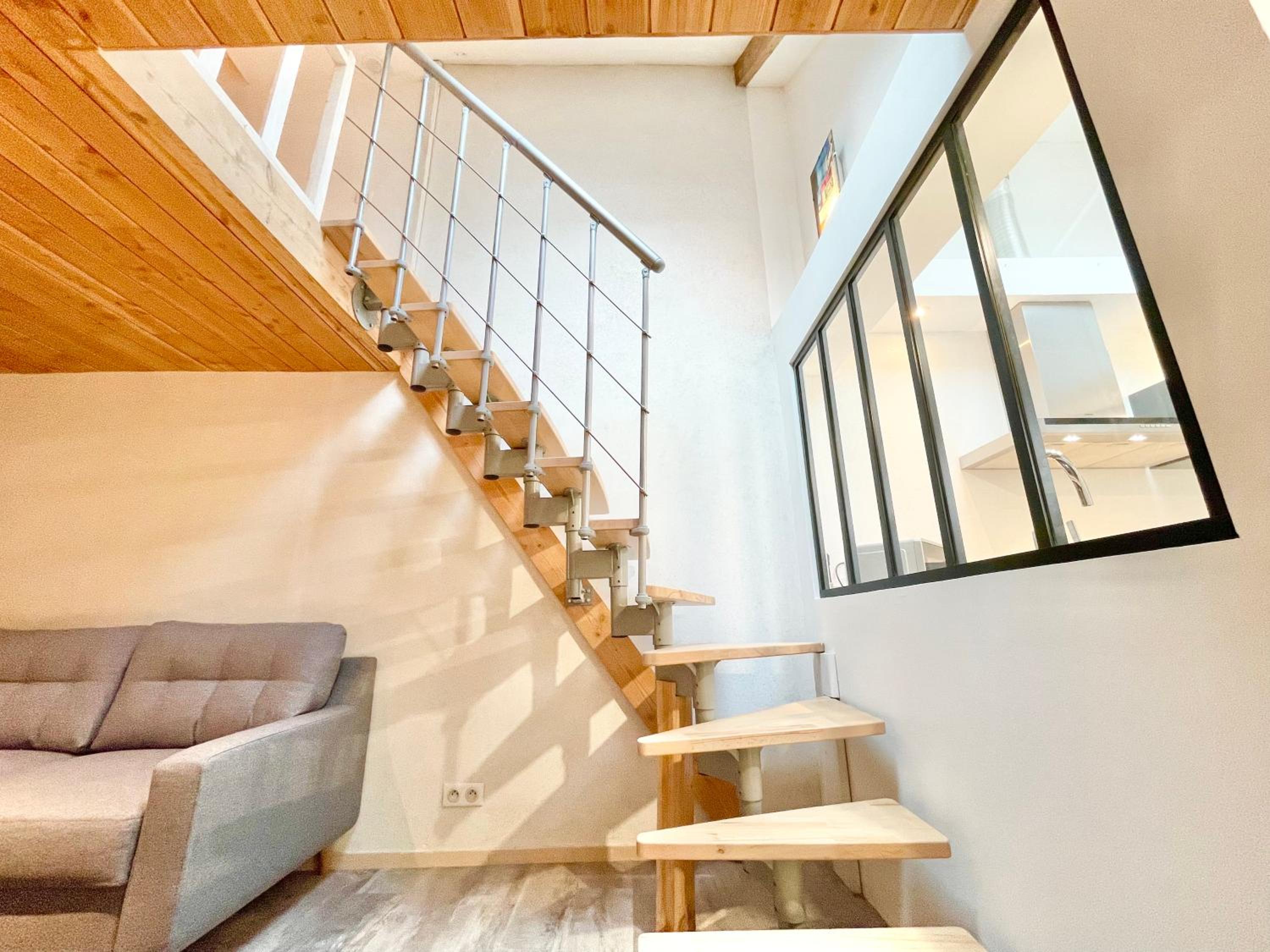 Apartment - Split Level - Photo 10