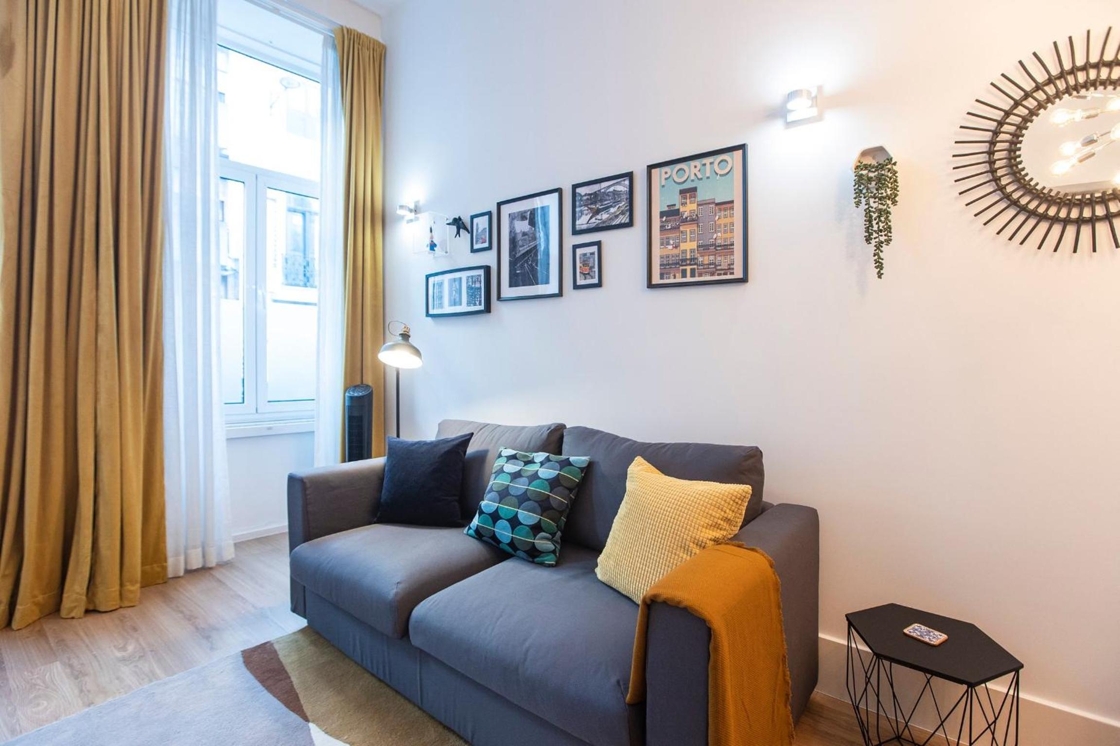 One-Bedroom Apartment - Photo 3
