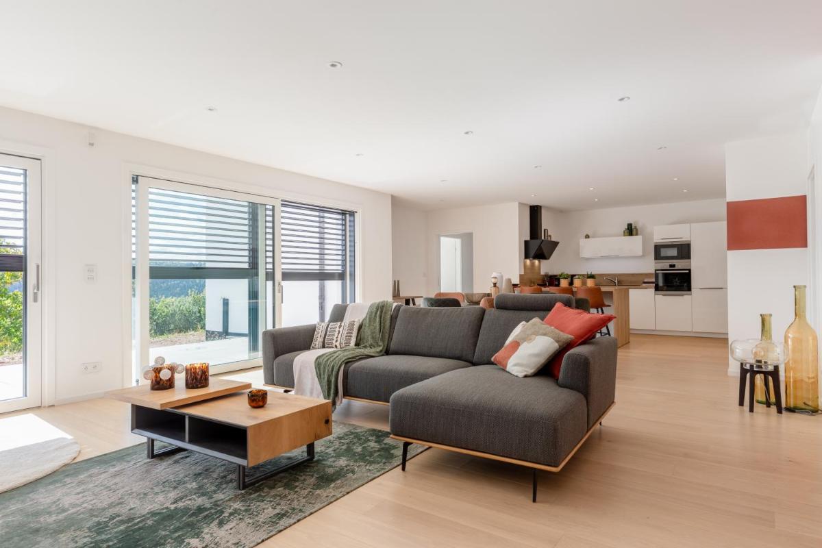 Apartment with Mountain View