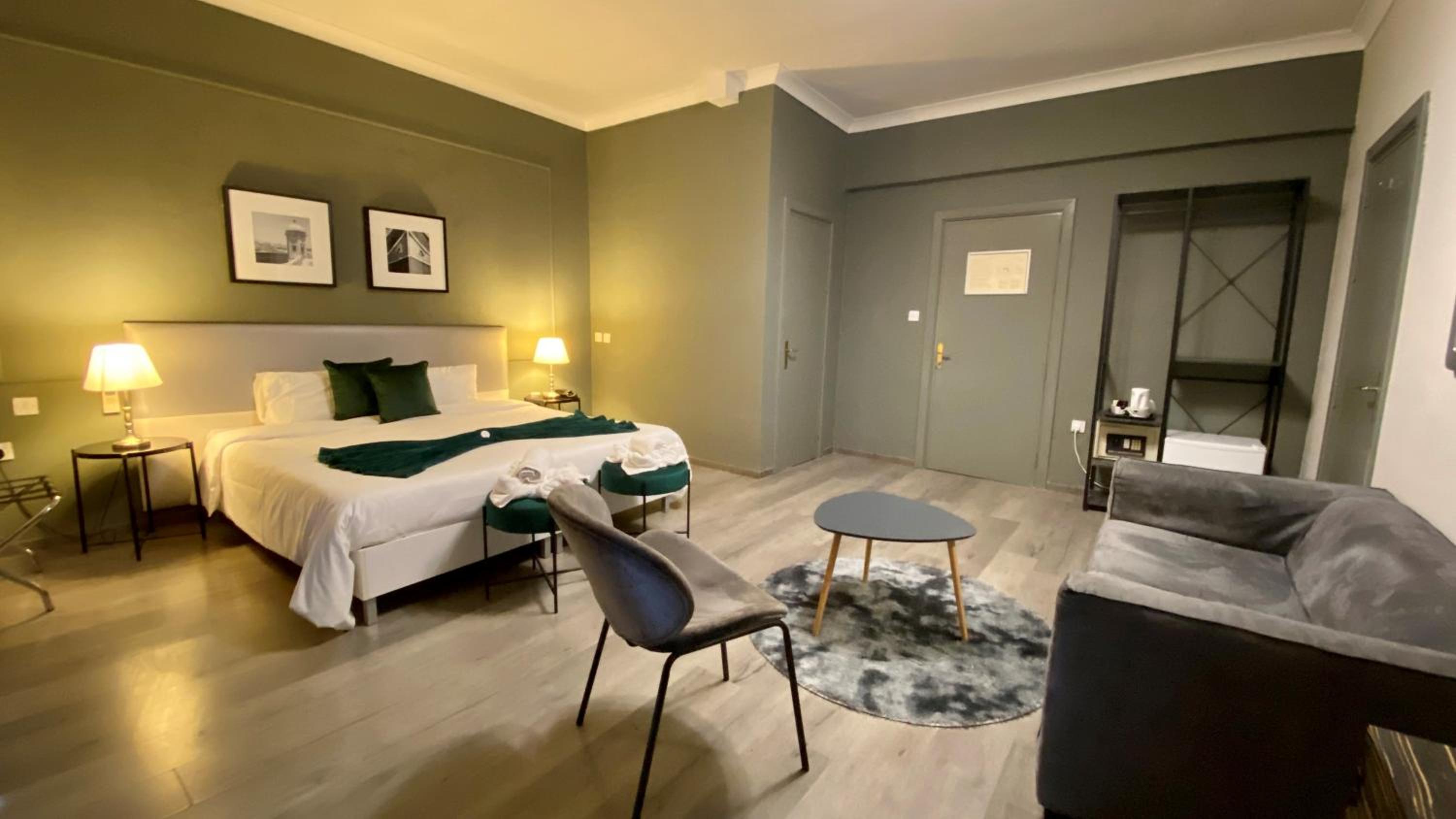 Superior Twin Room with Sea View - Photo 27