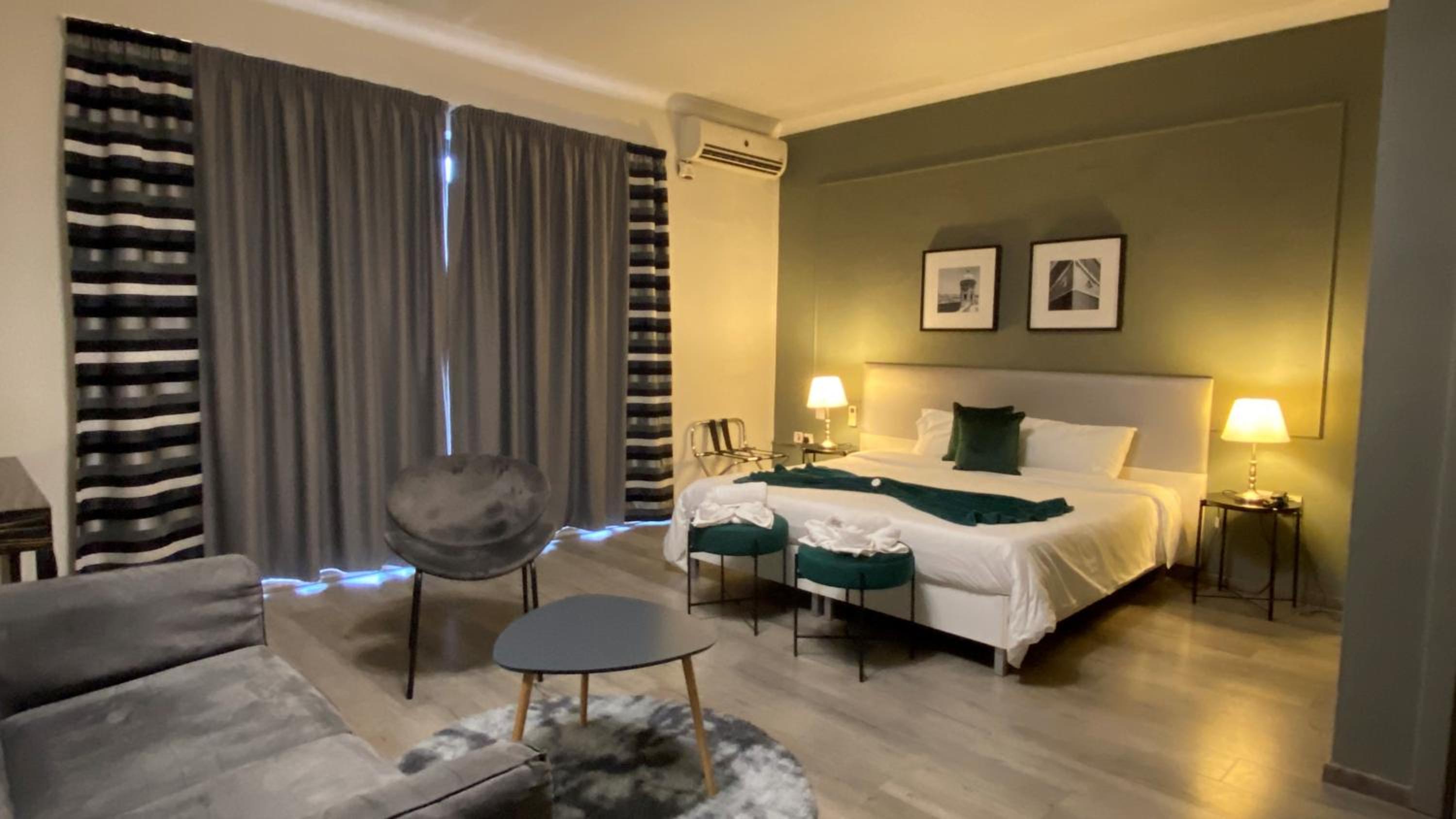 Superior Twin Room with Sea View - Photo 10