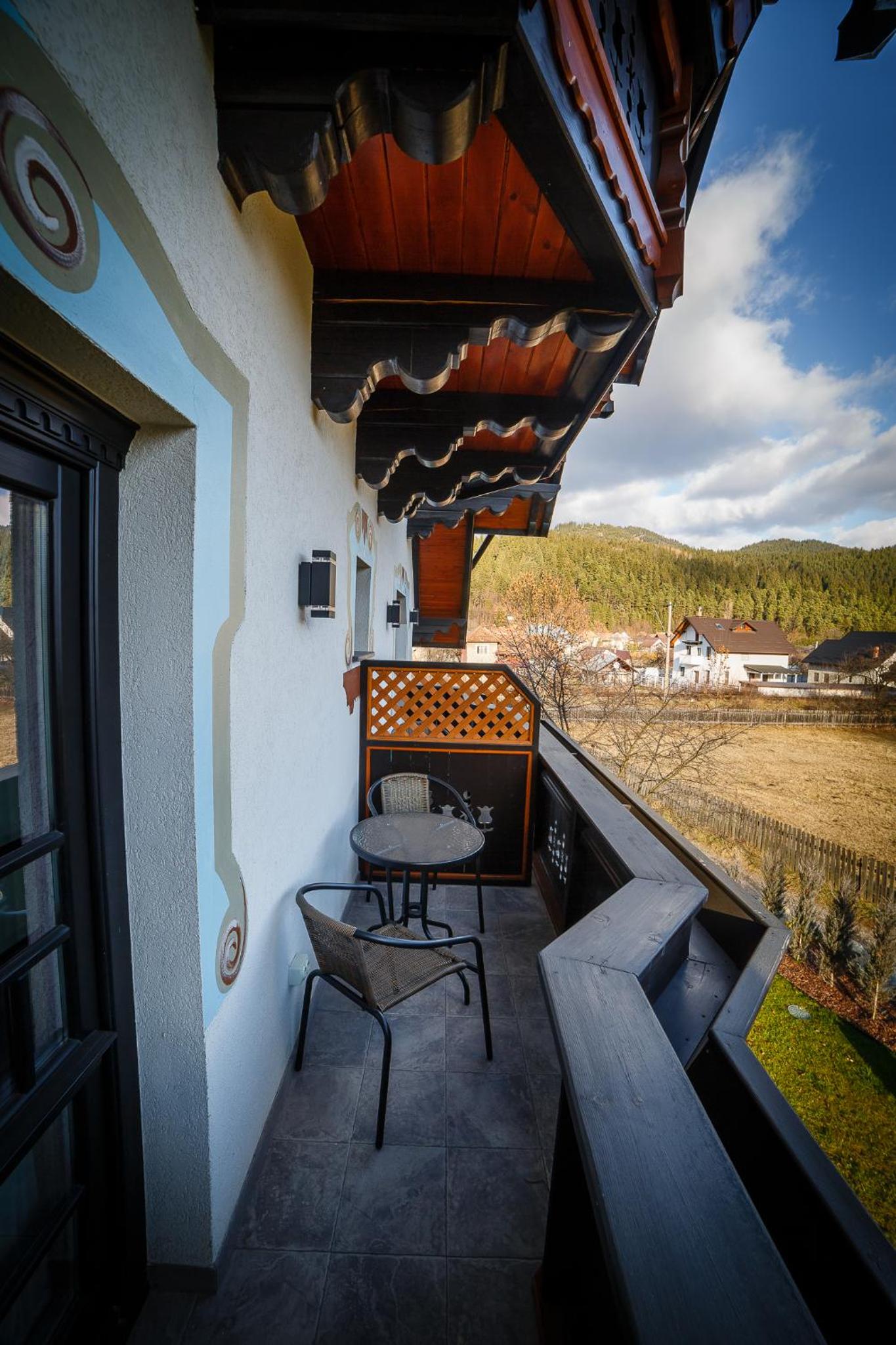 Queen Room with Balcony photo 2