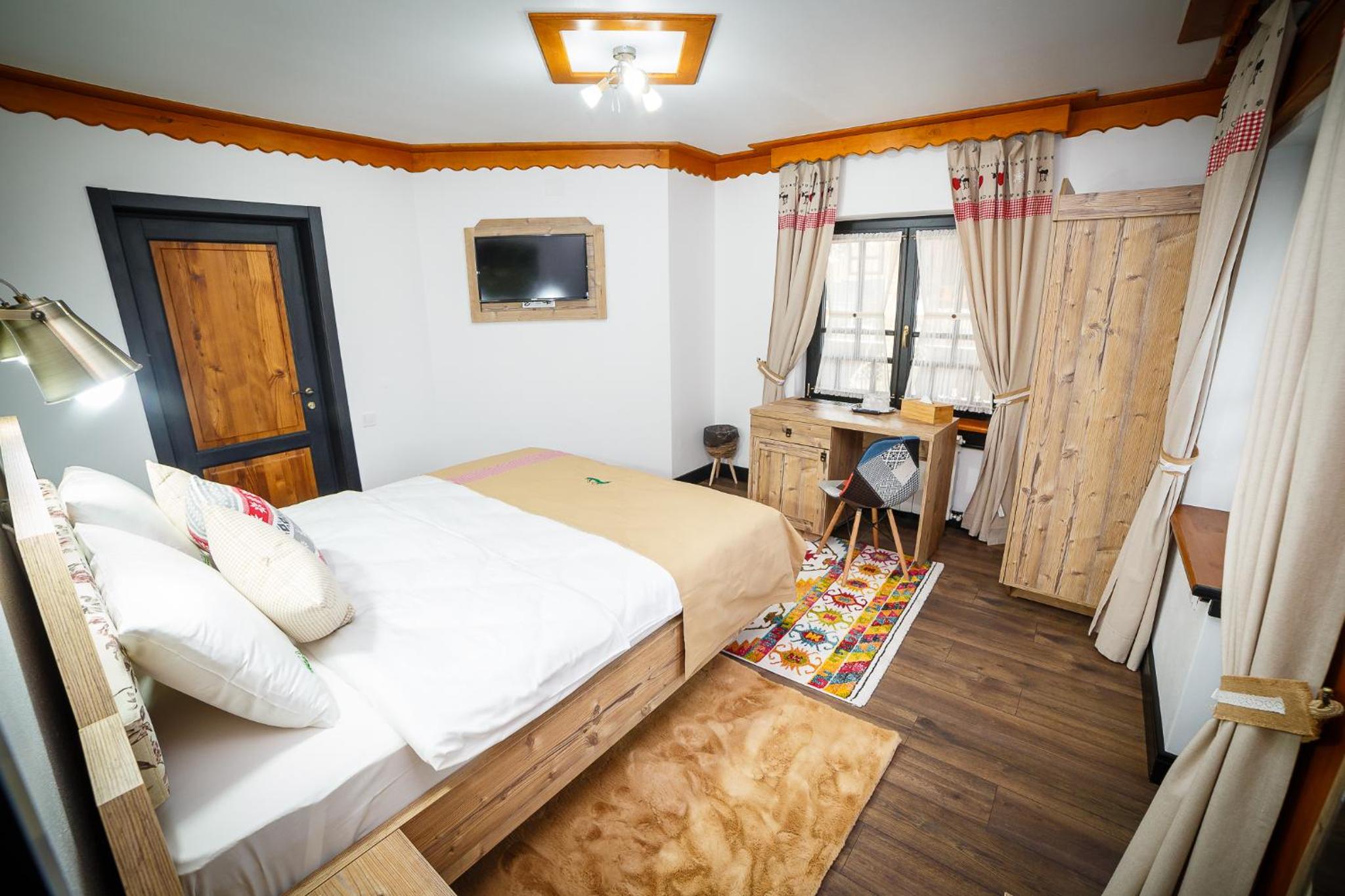 Deluxe Double Room with Balcony - Photo 1