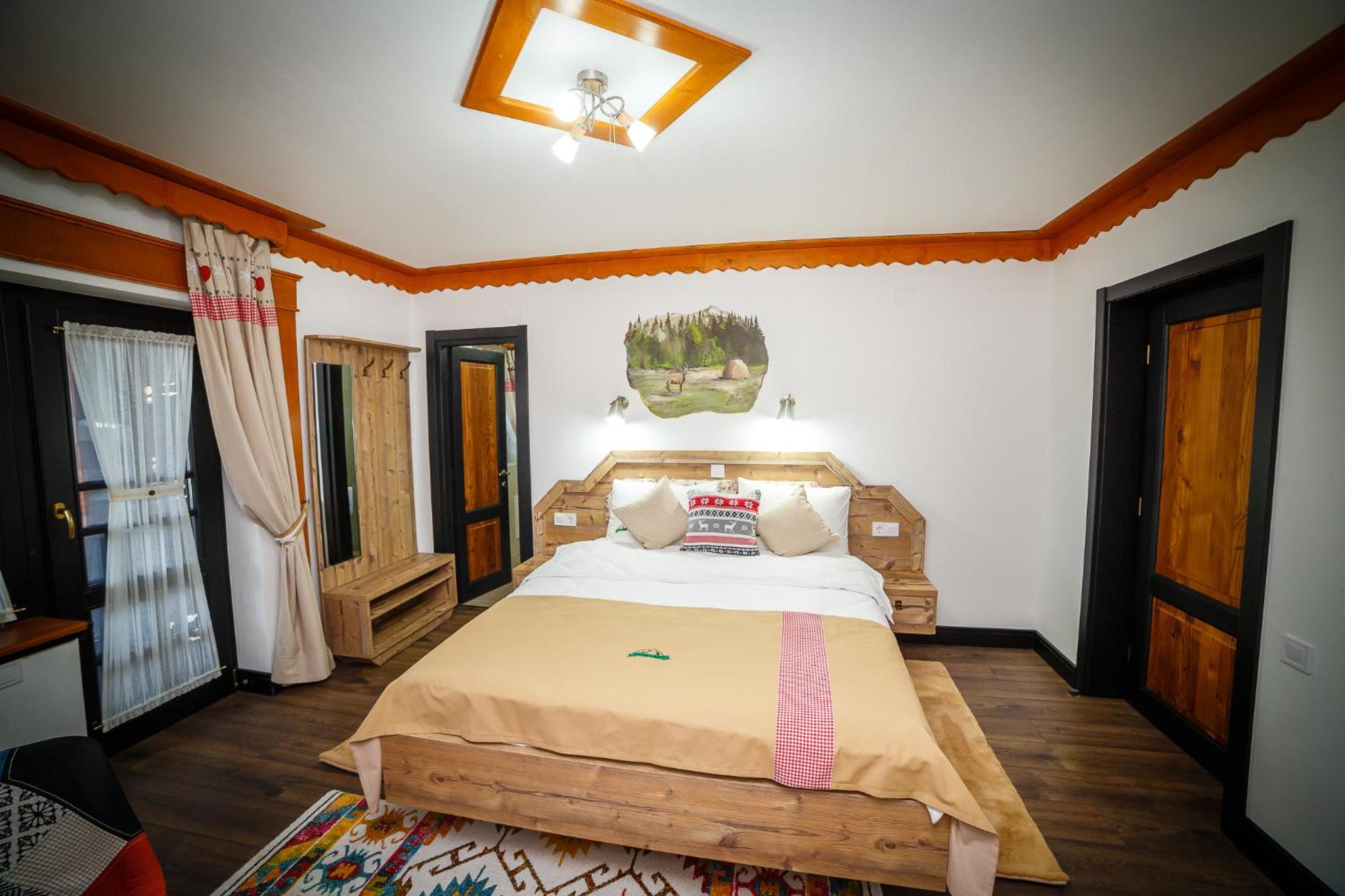 Deluxe Double Room with Balcony - Photo 4