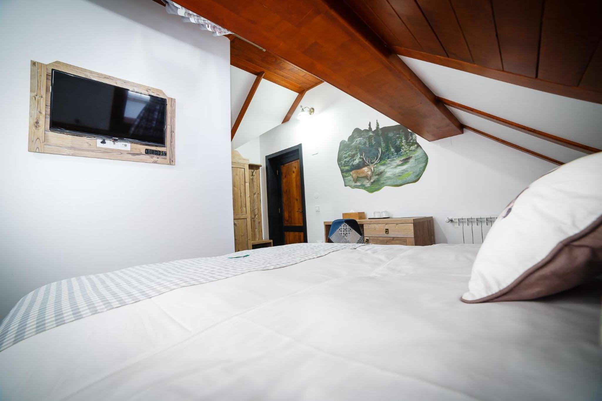 Deluxe Double Room with Balcony photo 3