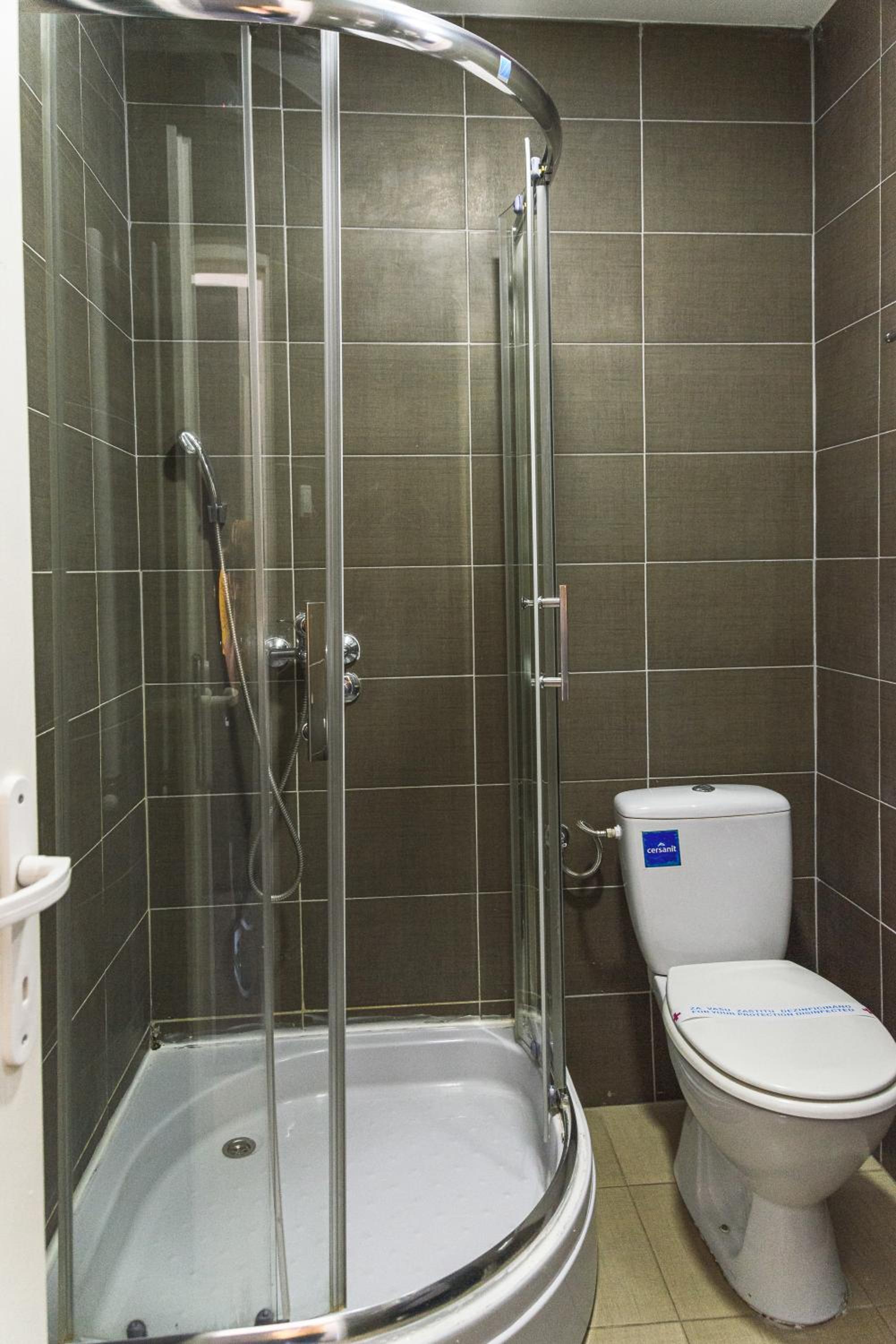 Economy Triple Room photo 2