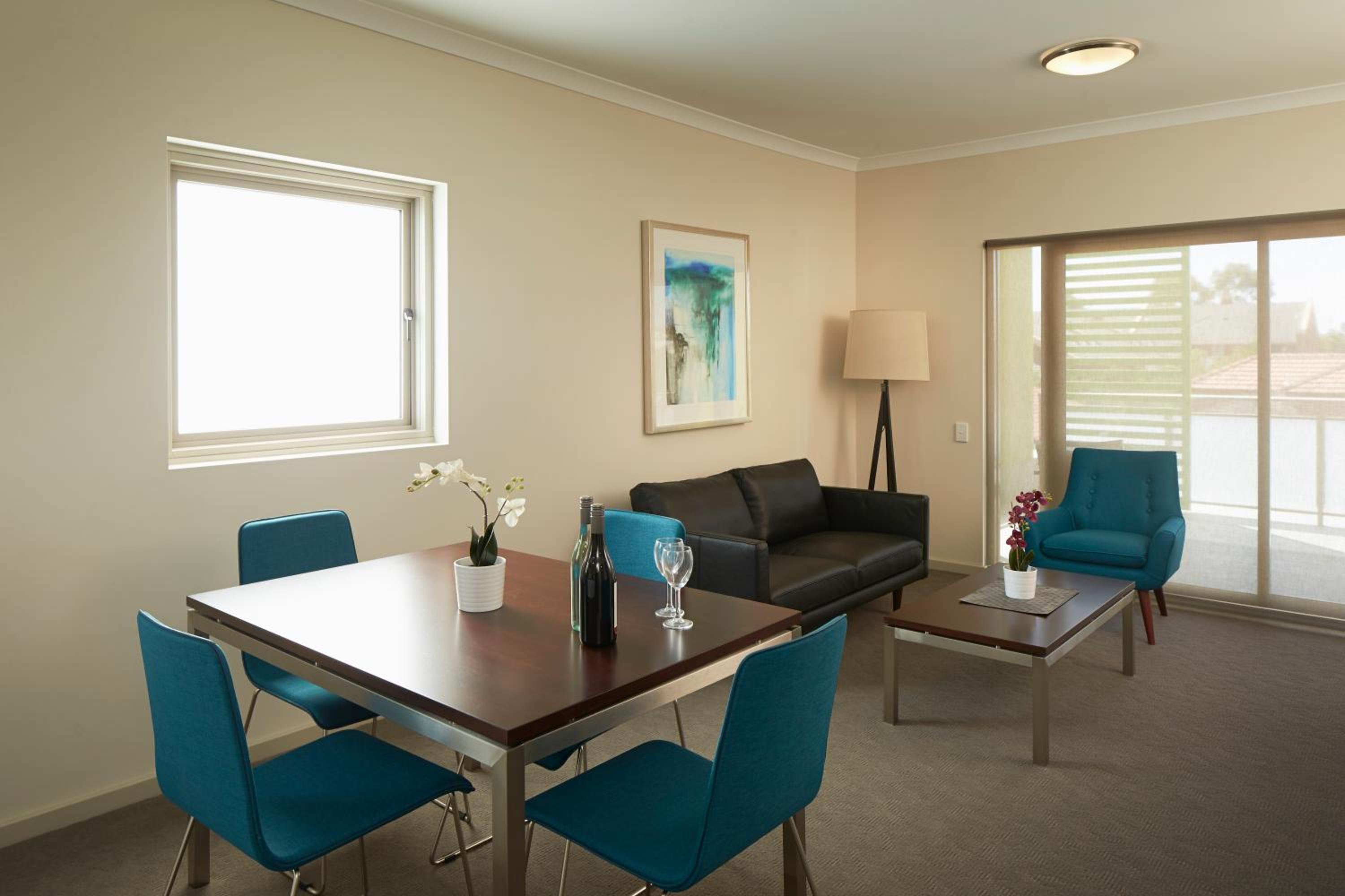 Deluxe One-Bedroom Apartment photo 1