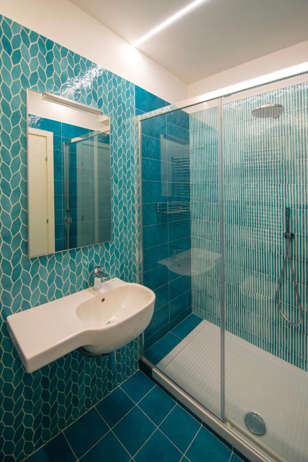 Standard Double Room - Photo 8