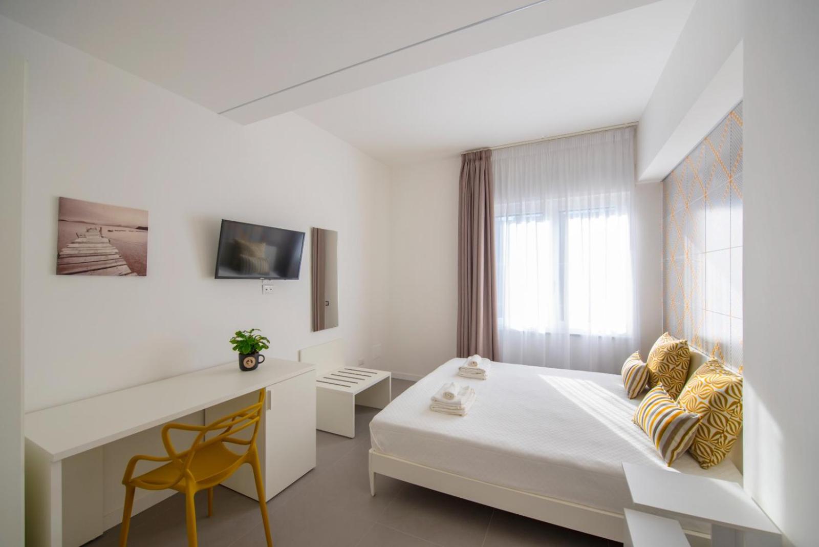 Standard Double Room - Photo 10