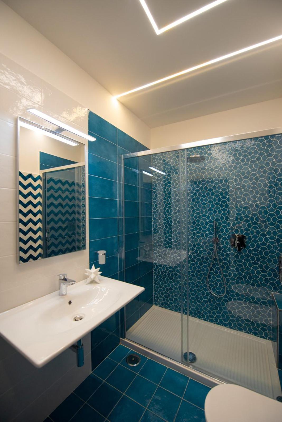 Quadruple Room with Shower - Photo 4
