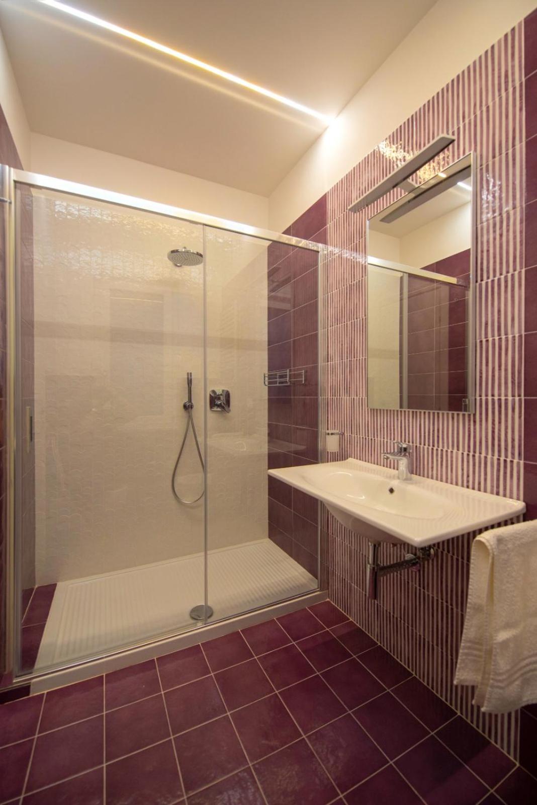 Standard Double Room - Photo 6