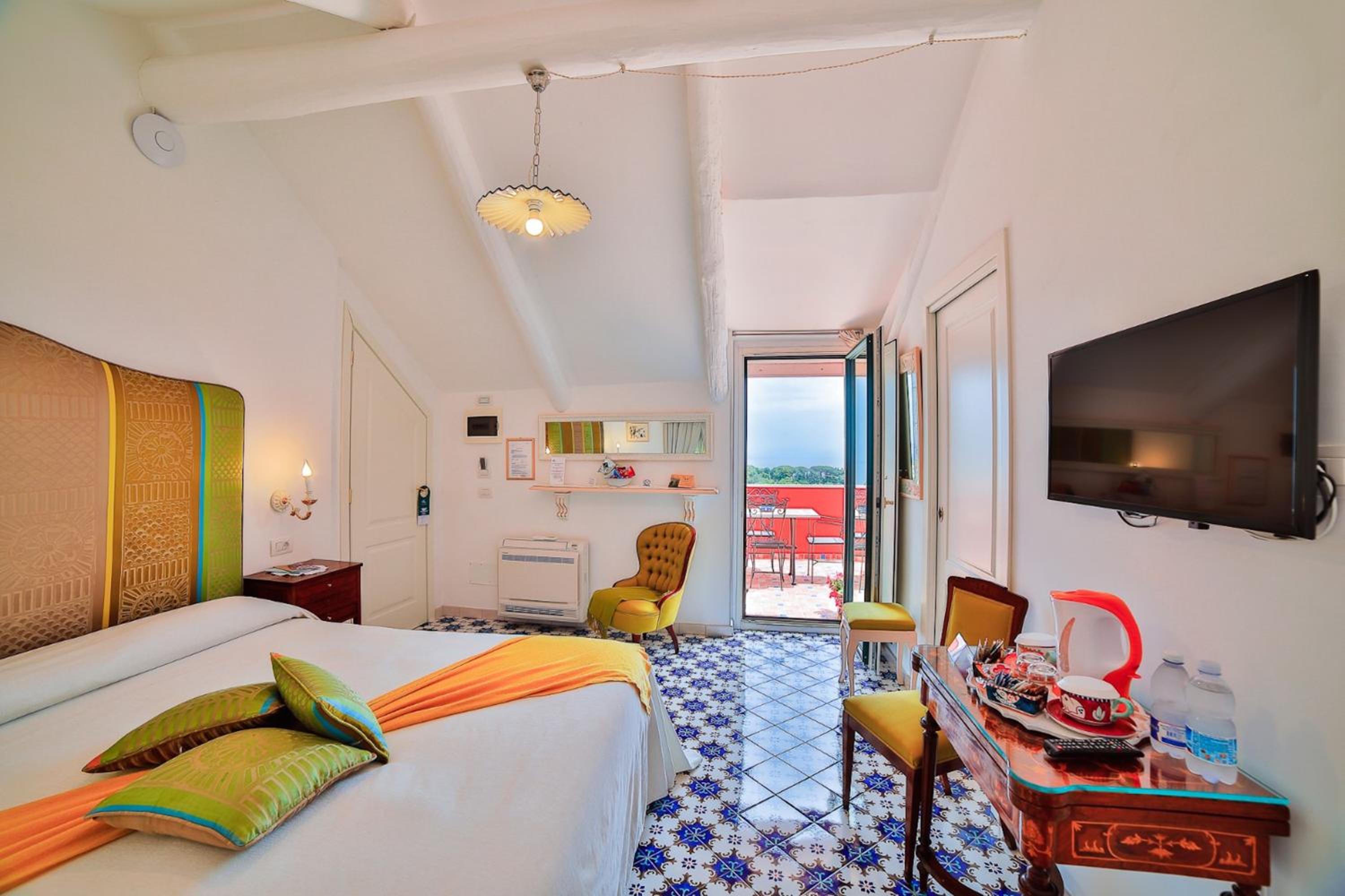 Deluxe Suite with Balcony and Sea View