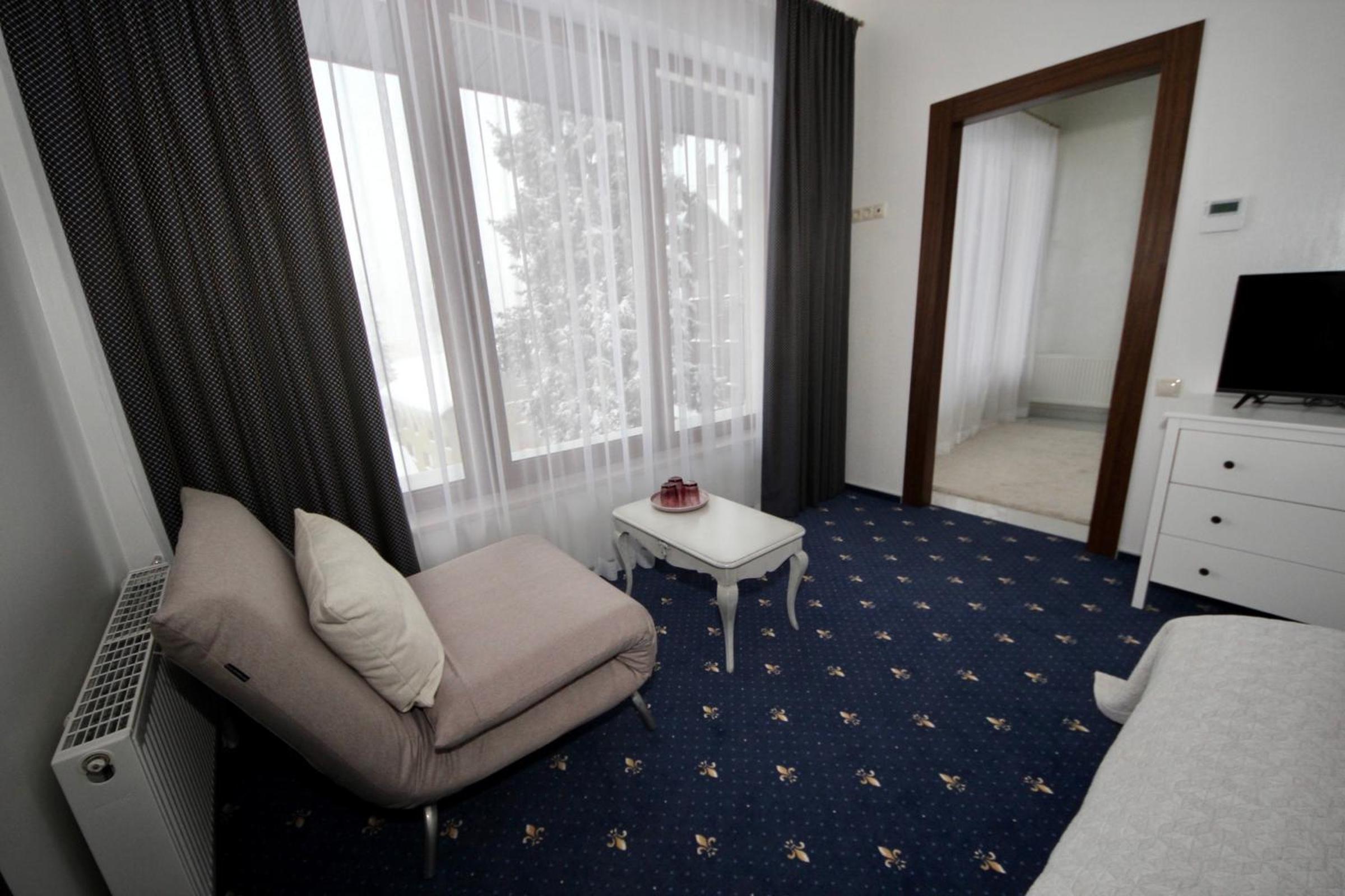 Suite with Mountain View photo 2