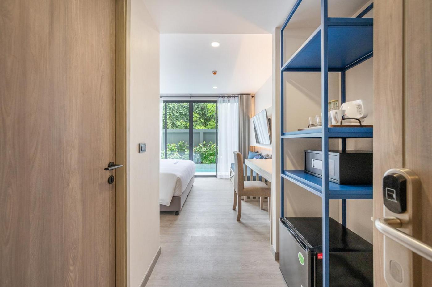 Deluxe Double Room with Pool Access - Photo 7