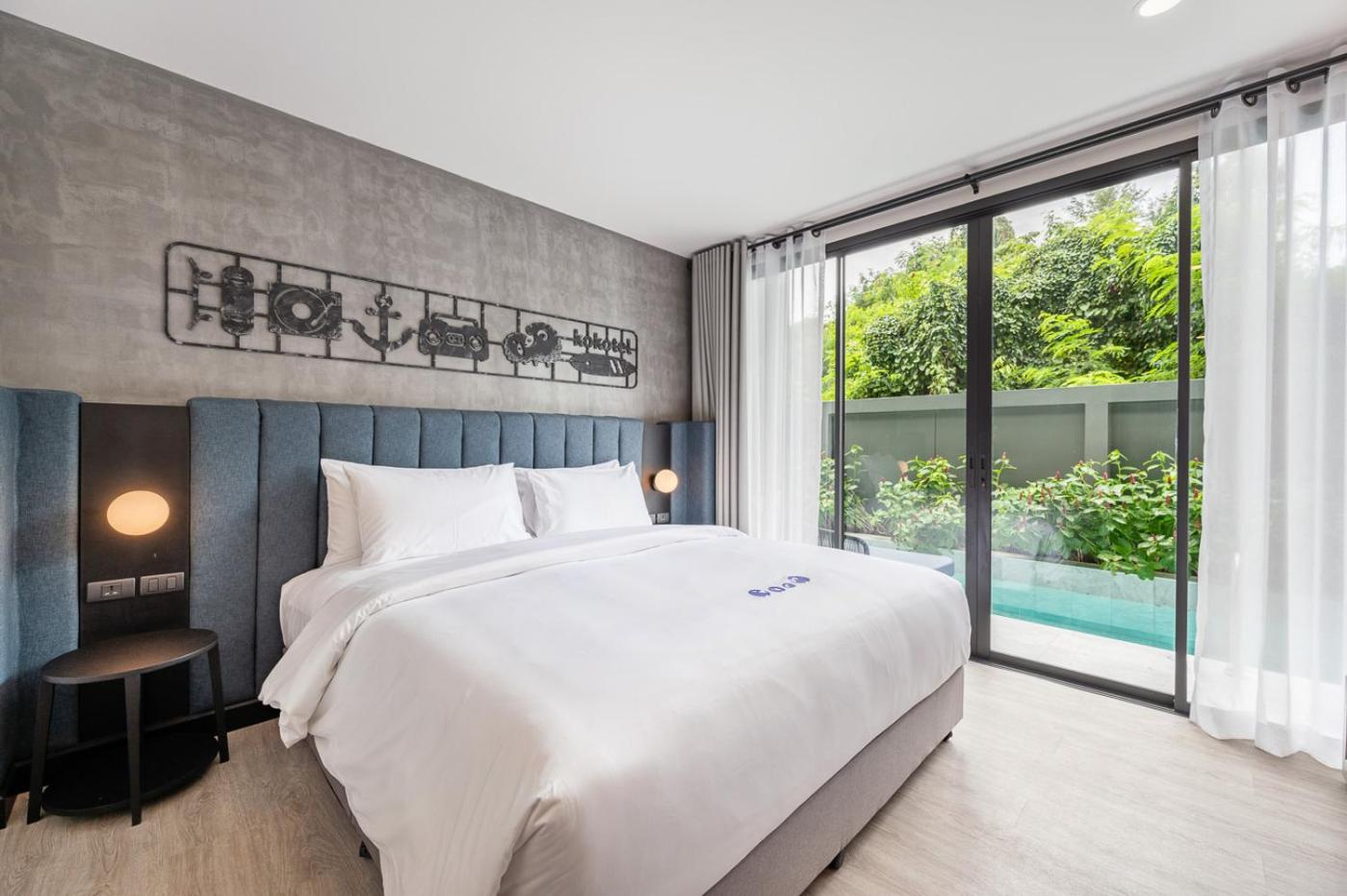 Deluxe Double Room with Pool Access - Photo 4
