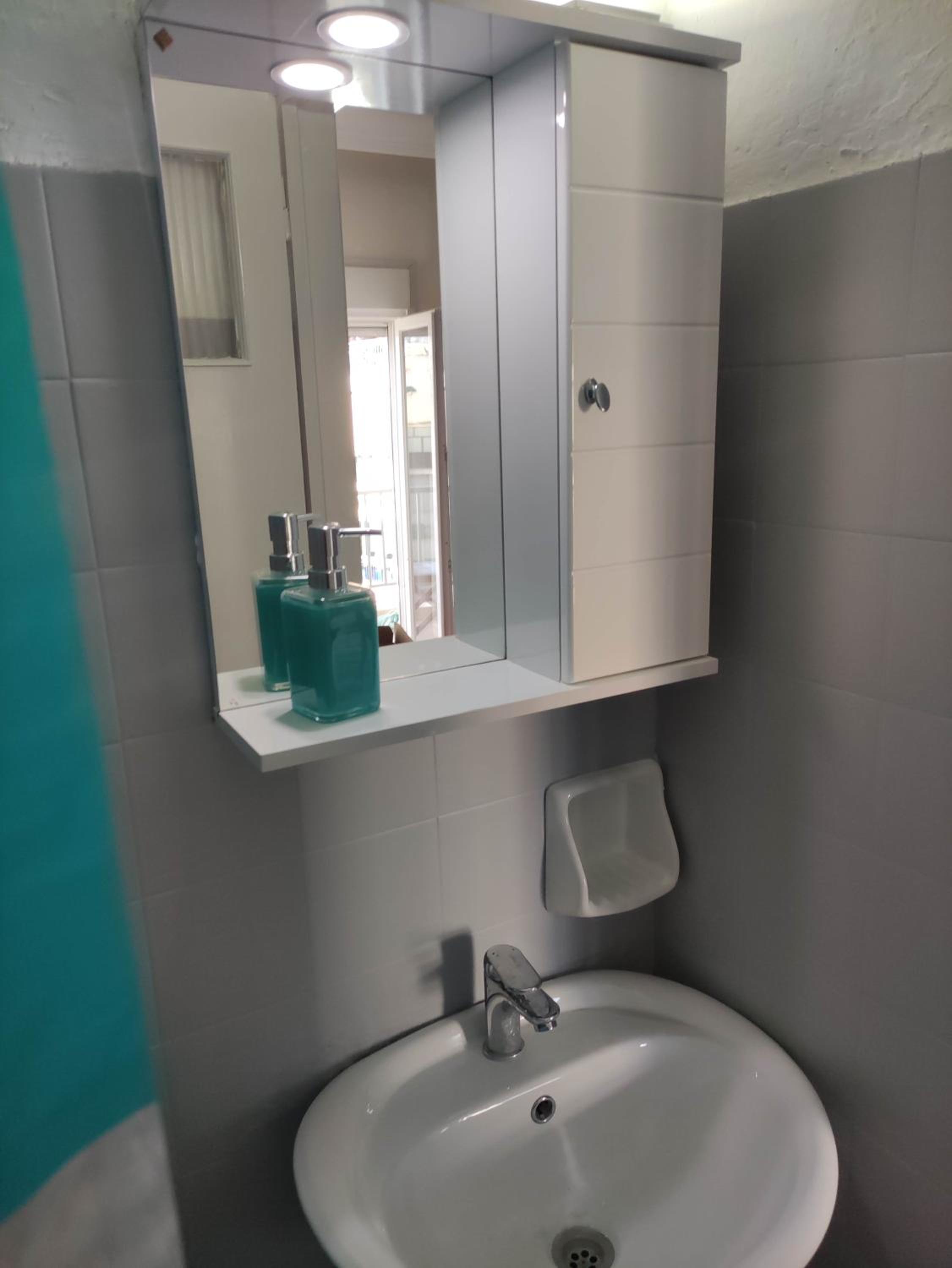 One-Bedroom Apartment - Photo 3