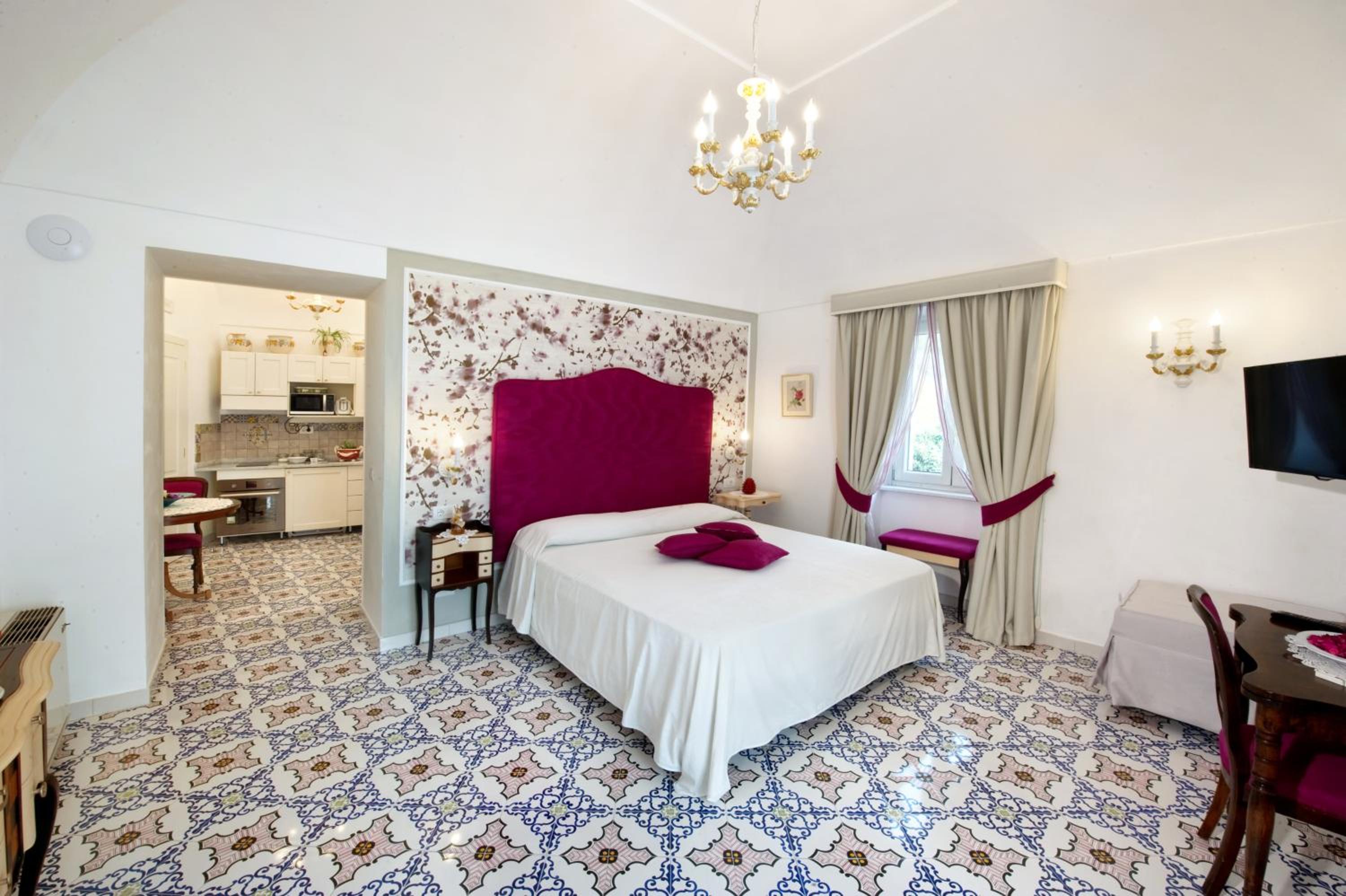 Grand Deluxe Suite with Sea View photo 2