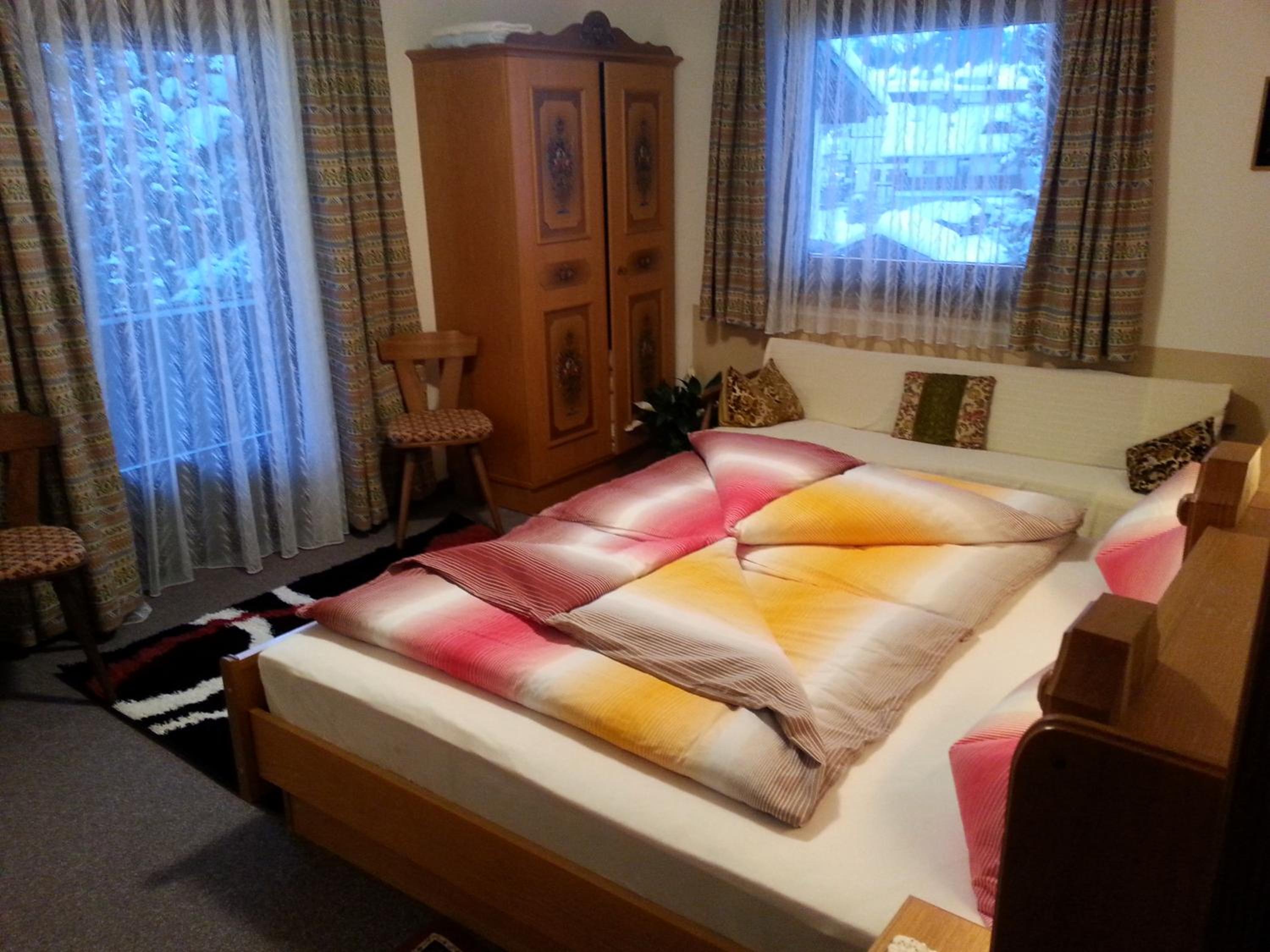 Basic Triple Room with Shared Bathroom photo 1