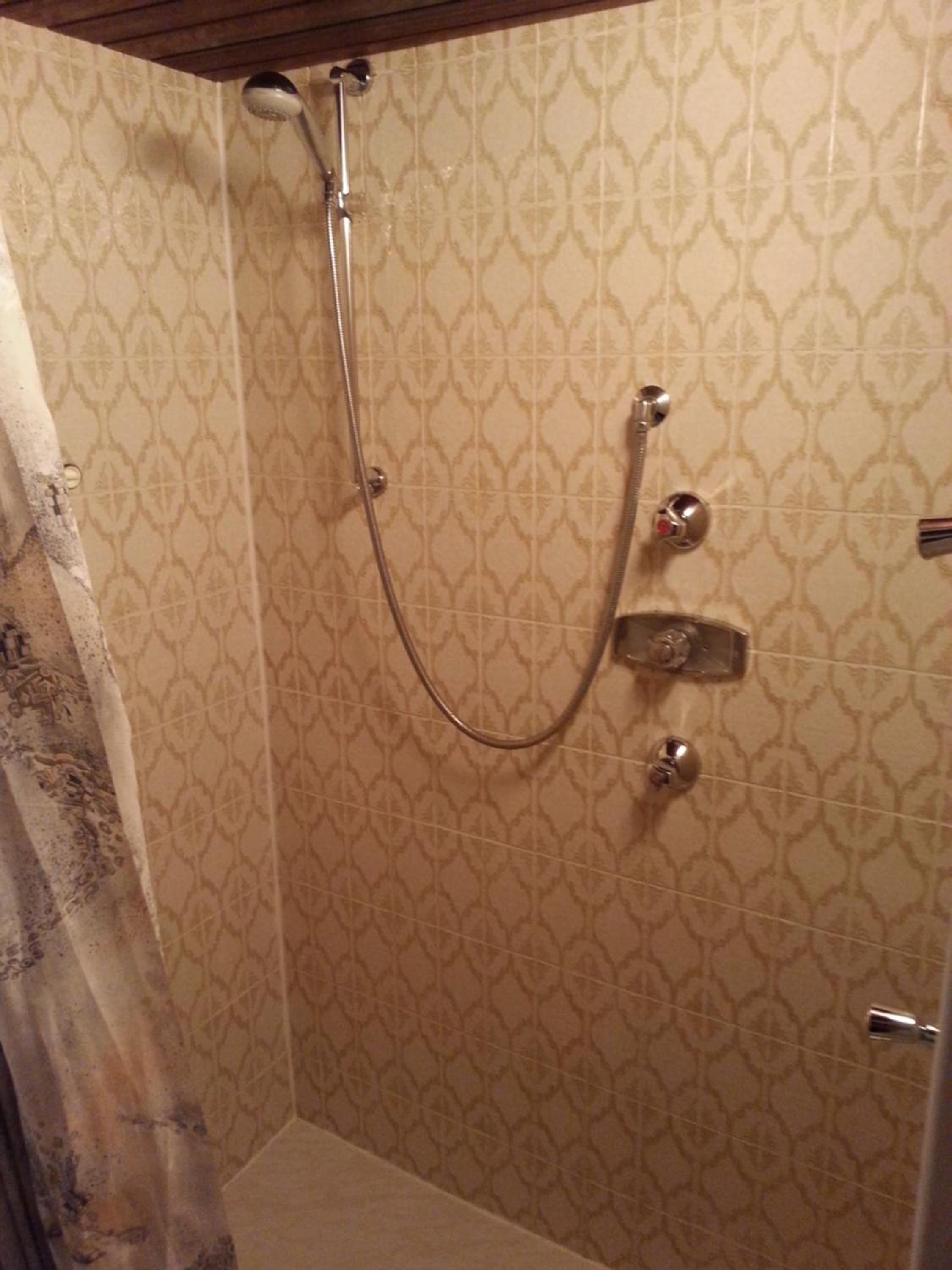 Basic Triple Room with Shared Bathroom photo 2