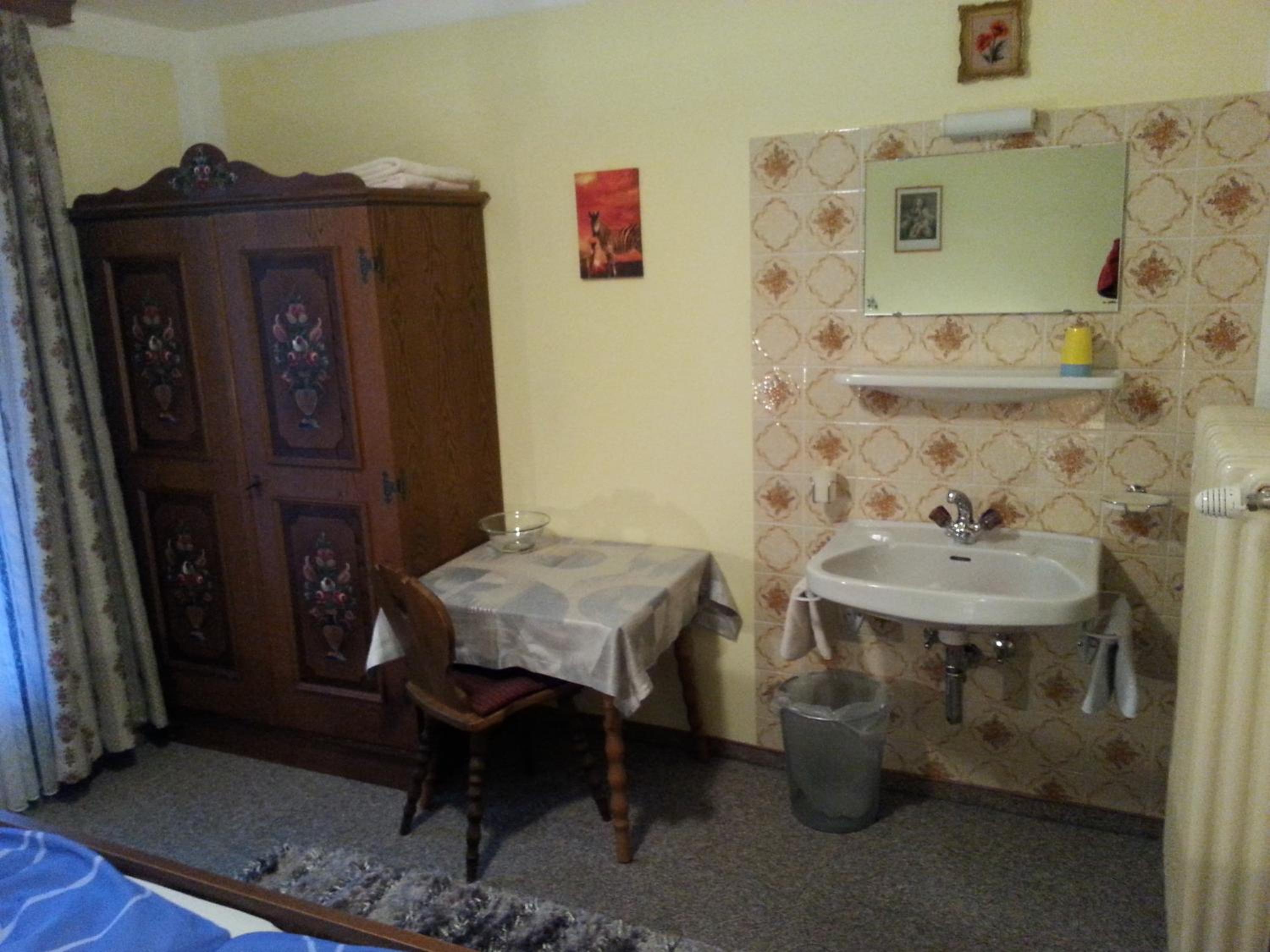 Standard Double Room with Shared Bathroom photo 2