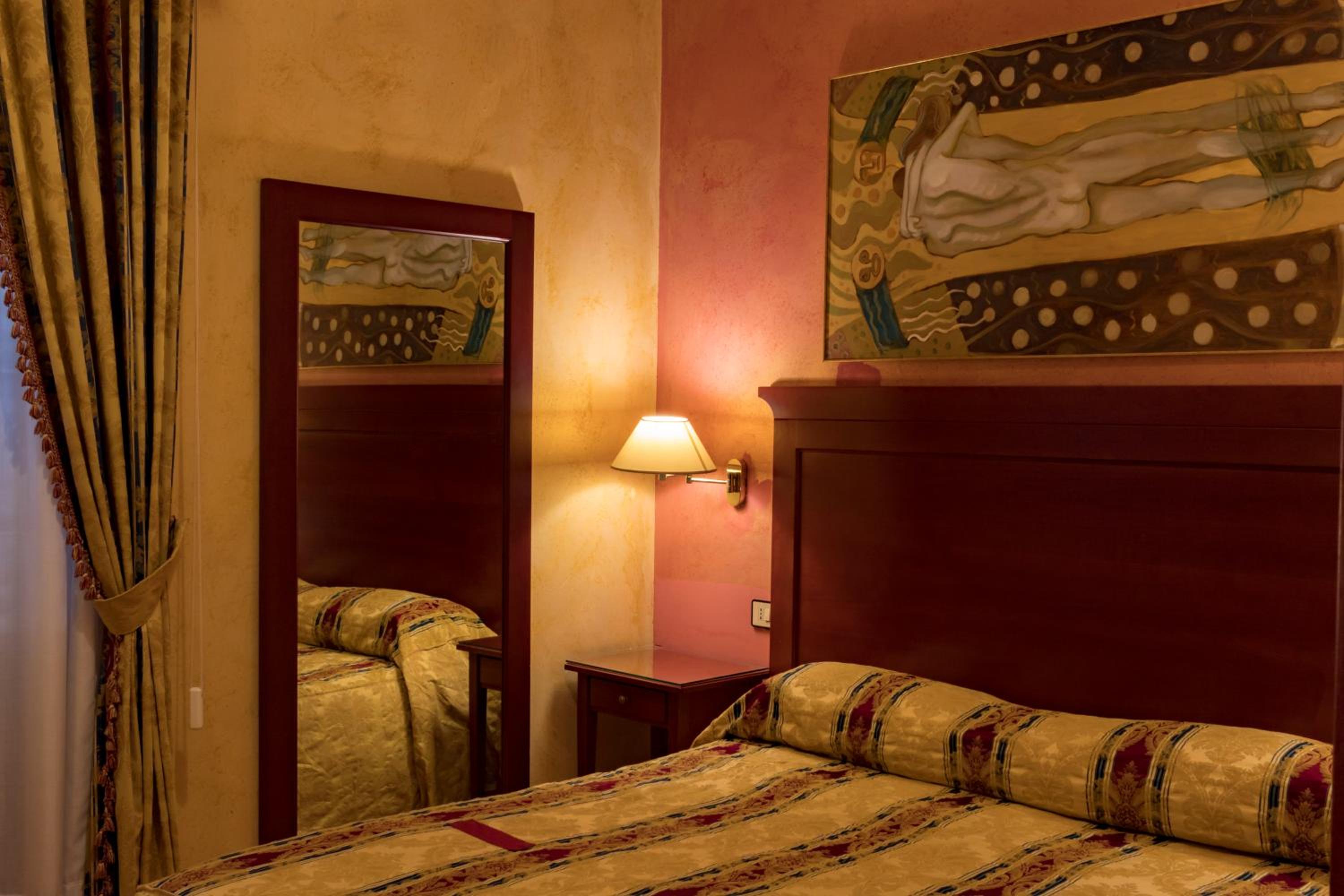 Double or Twin Room - Photo 7