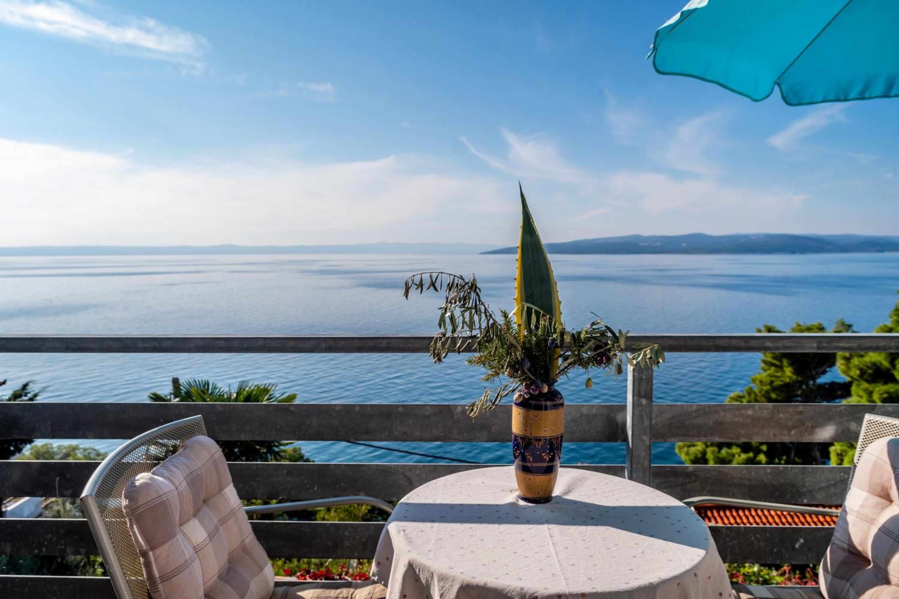 Comfort Two-Bedroom Apartment with Terrace and Sea View photo 3